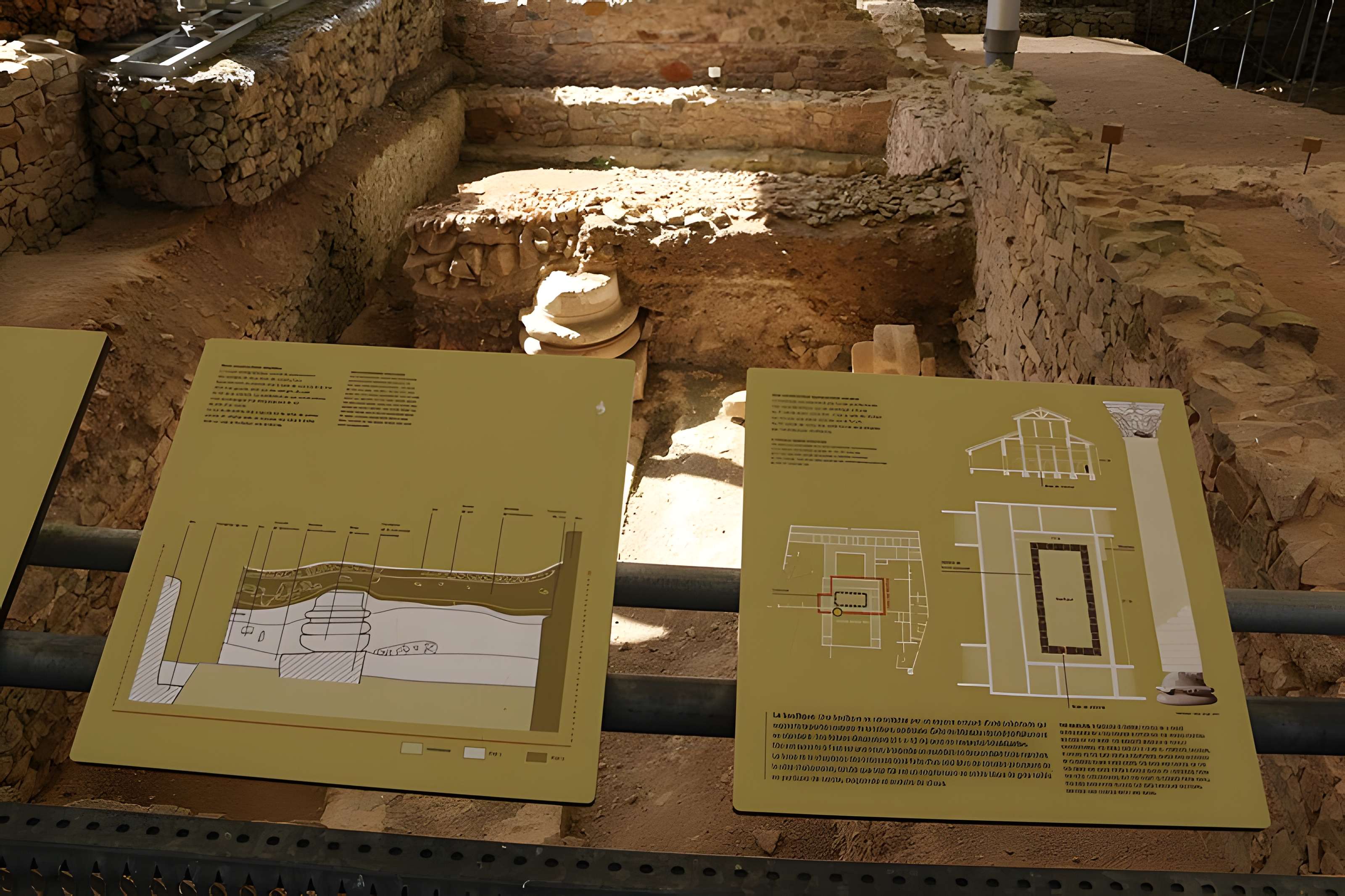 Oppidum du Mont-Beuvray, dit aussi oppidum de Bibracte (également sur commune de Glux-en-Glenne, dans la Nièvre)