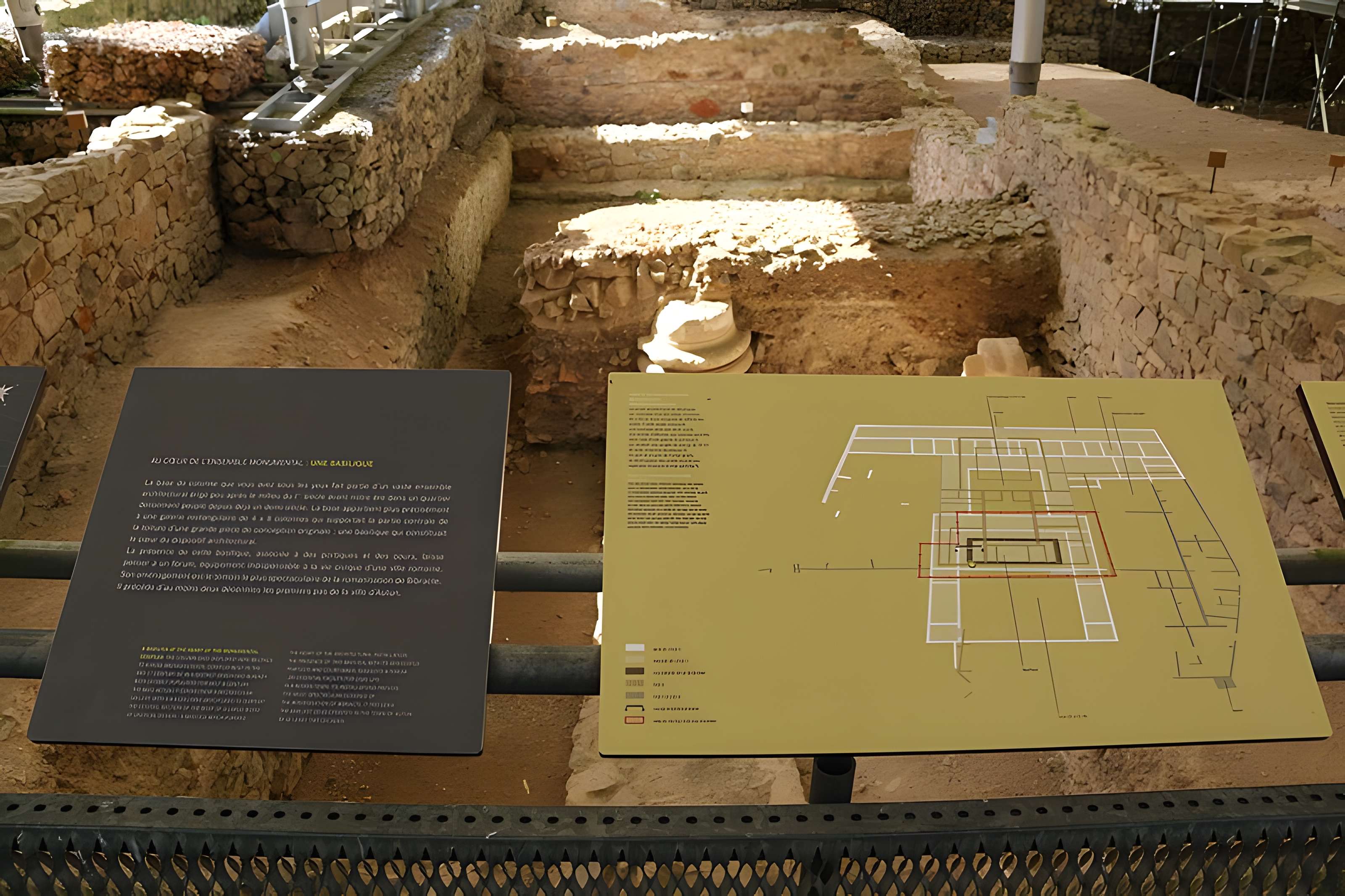 Oppidum du Mont-Beuvray, dit aussi oppidum de Bibracte (également sur commune de Glux-en-Glenne, dans la Nièvre)
