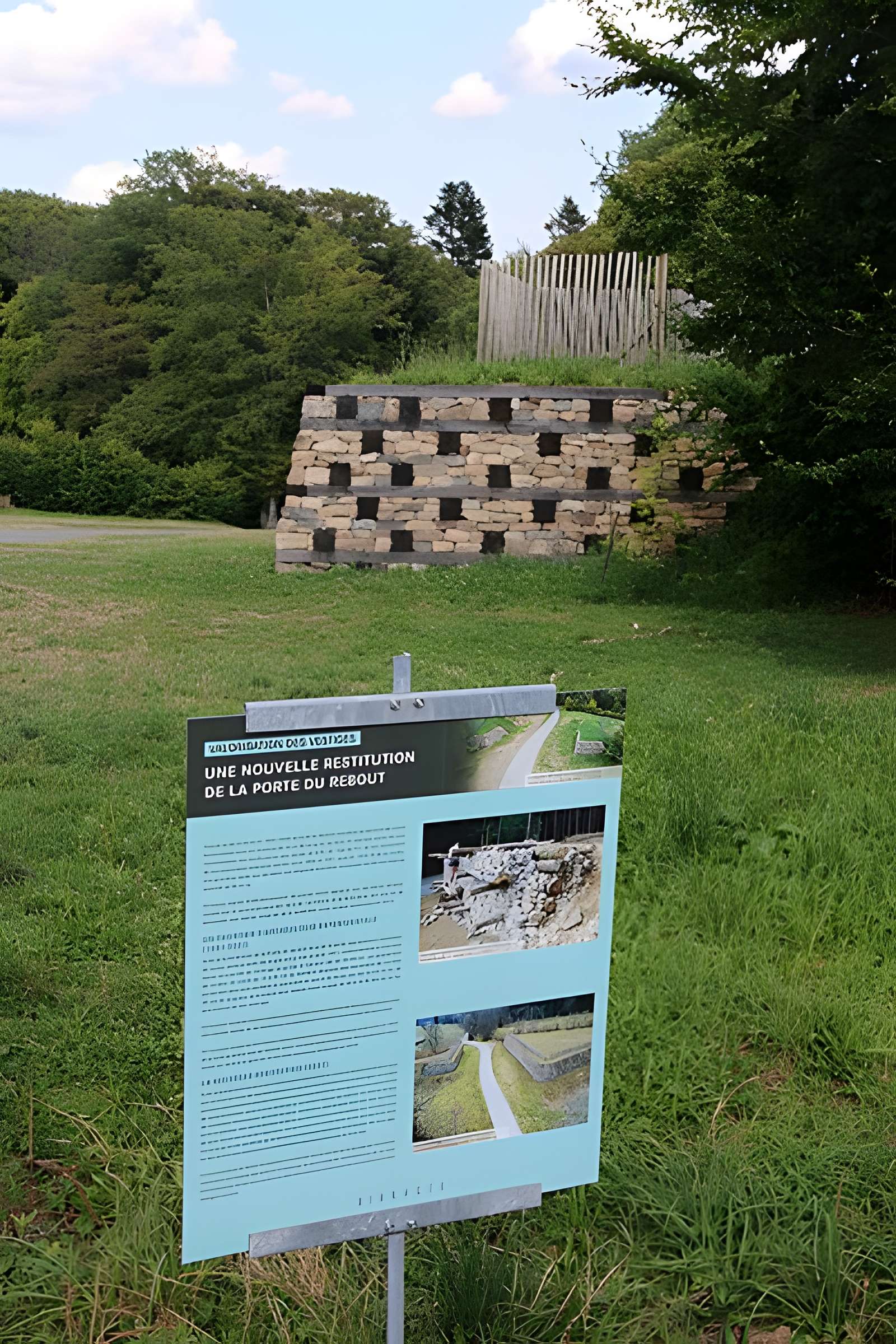 Oppidum du Mont-Beuvray, dit aussi oppidum de Bibracte (également sur commune de Glux-en-Glenne, dans la Nièvre)