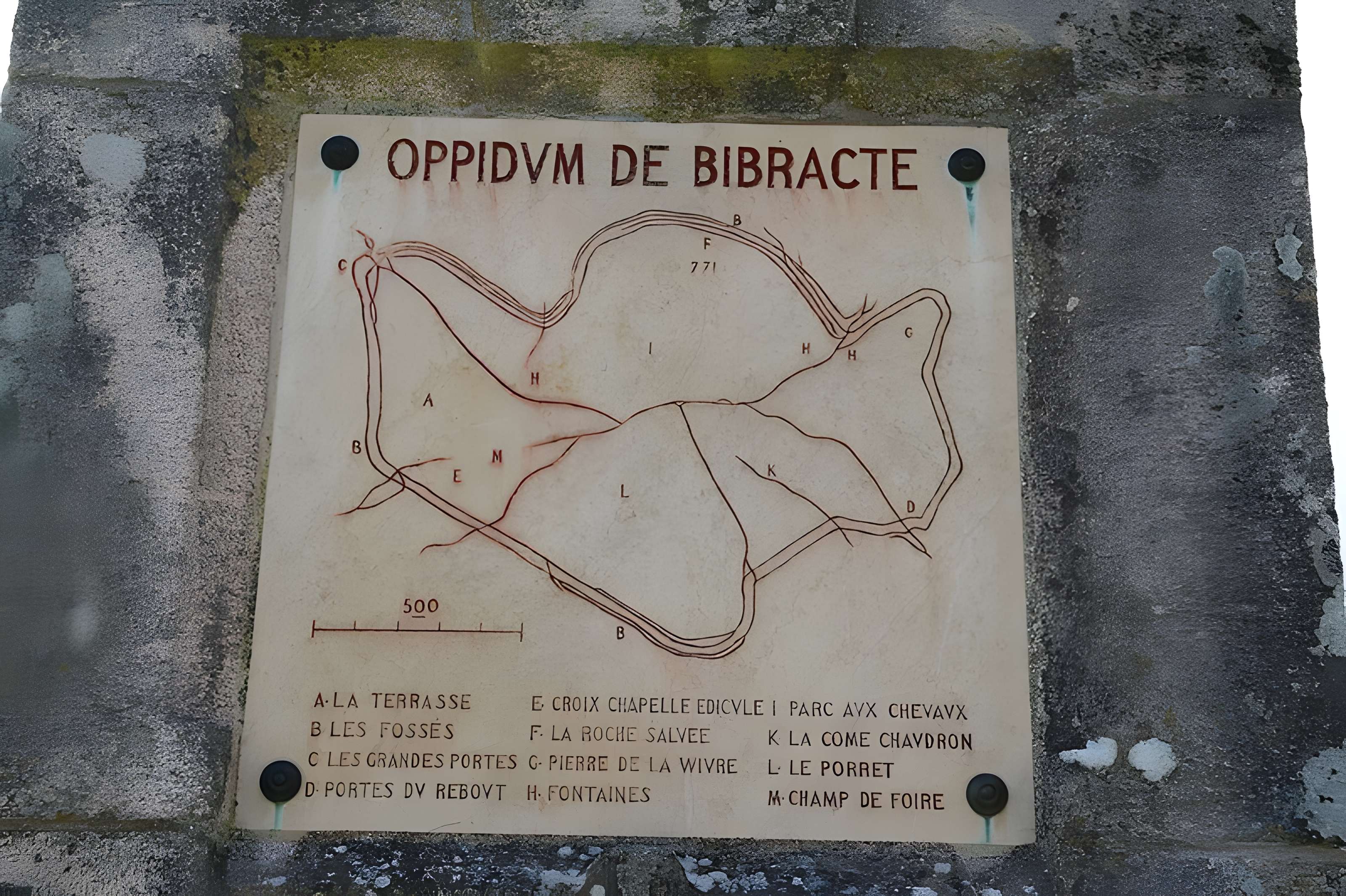 Oppidum du Mont-Beuvray, dit aussi oppidum de Bibracte (également sur commune de Glux-en-Glenne, dans la Nièvre)