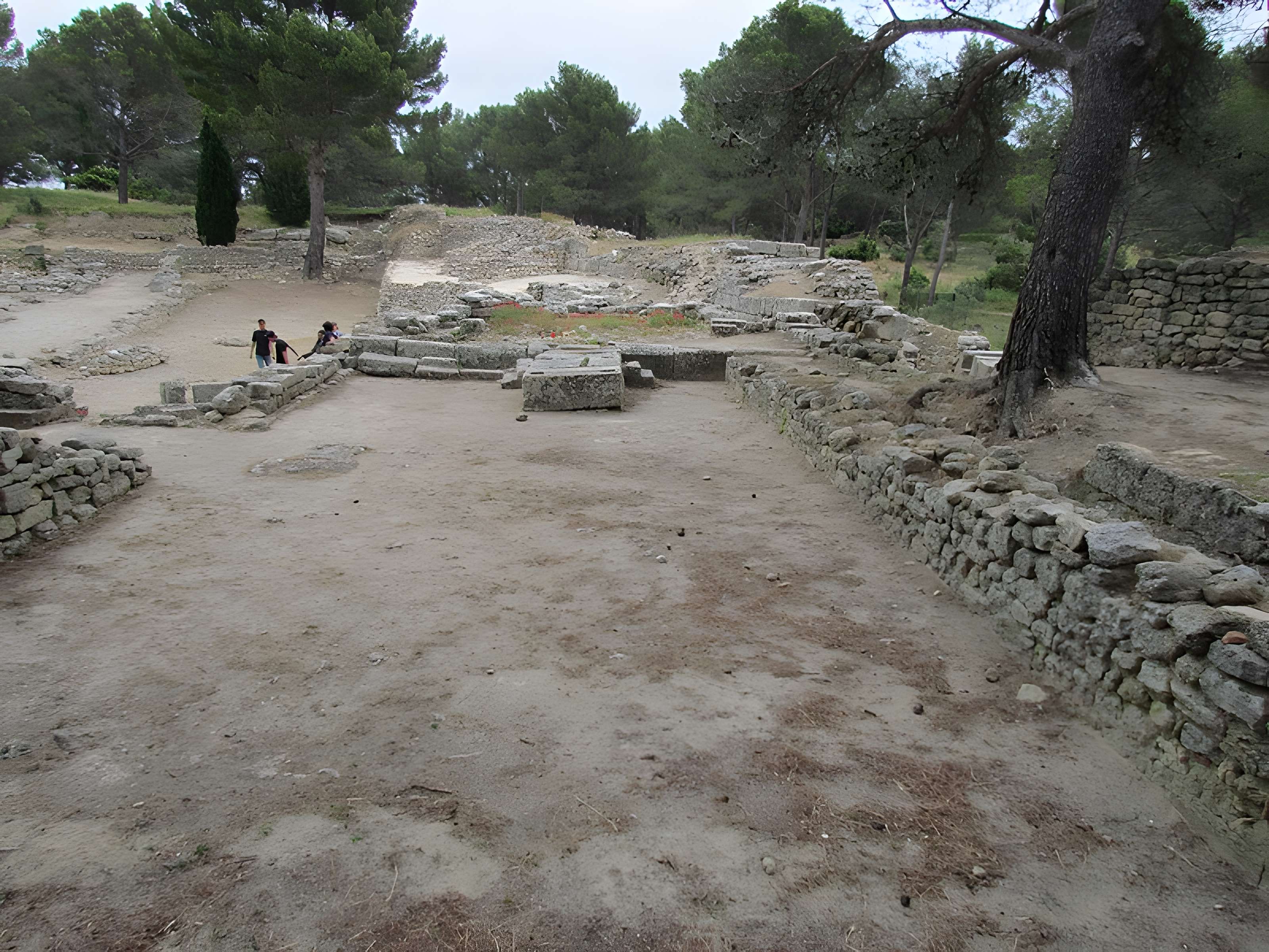 Chapelle Saint-Michel de Saint-Mitre-les-Remparts