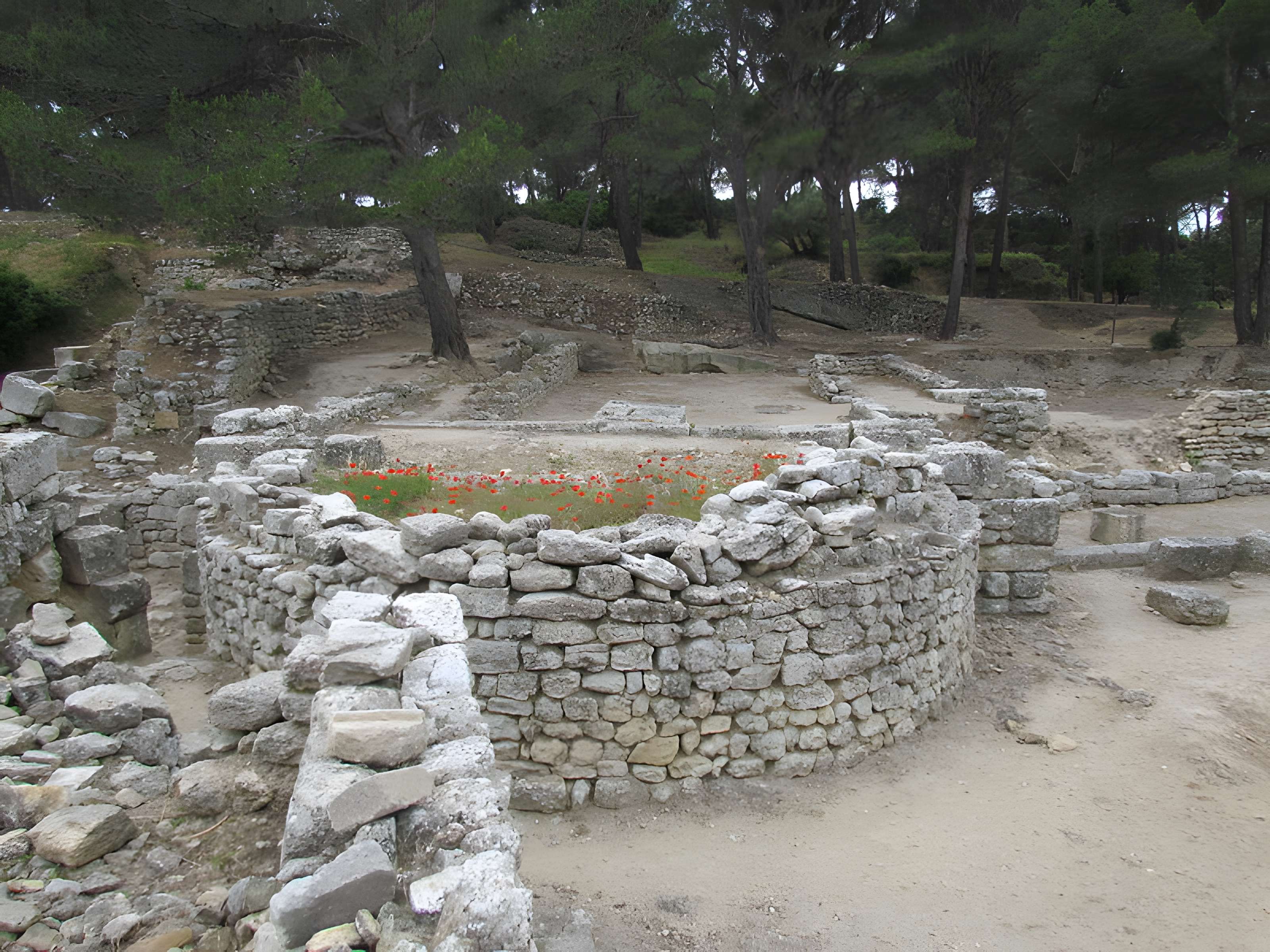 Chapelle Saint-Michel de Saint-Mitre-les-Remparts