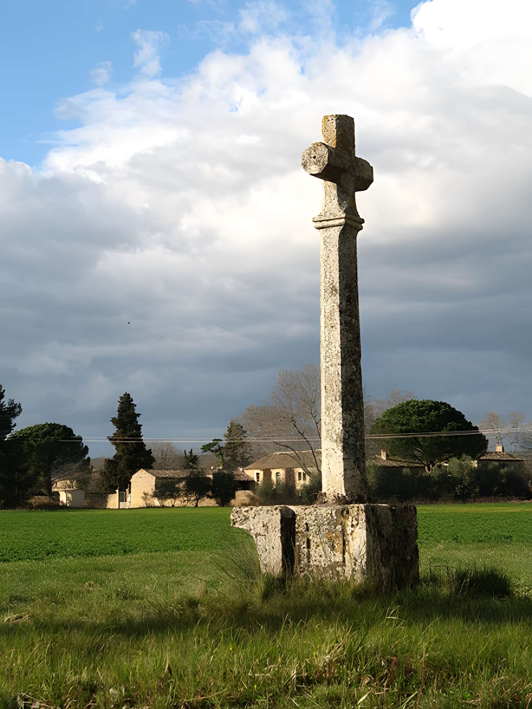 Chapelle Saint-Pierre de Vers-Pont-du-Gard