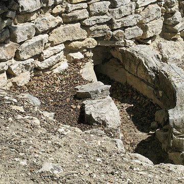 Vestiges de loppidum celto-ligure dEntremont