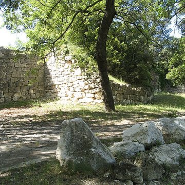 Vestiges de loppidum celto-ligure dEntremont