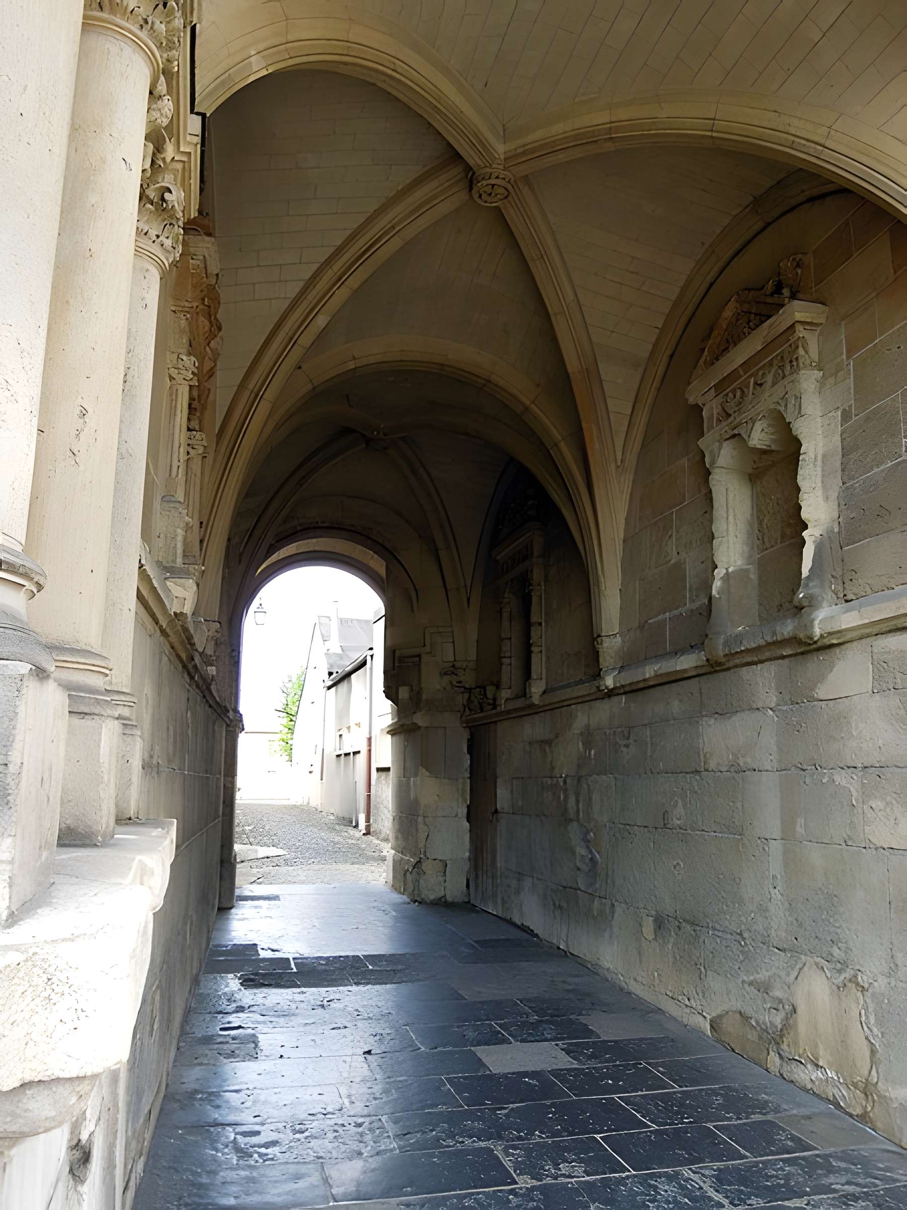 Palais de Charlemagne à Attigny