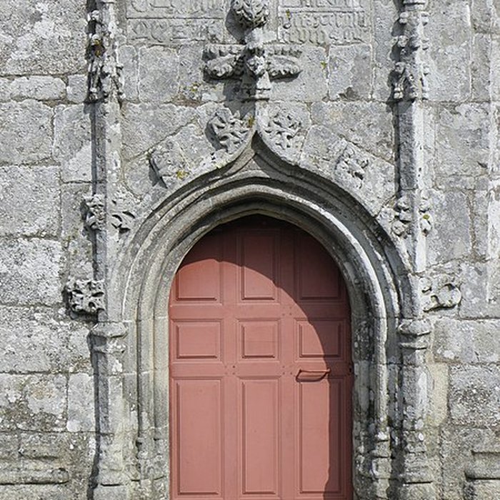Photo de Chapelle seigneuriale Saint-Laurent de Saint-Gilles-Pligeaux
