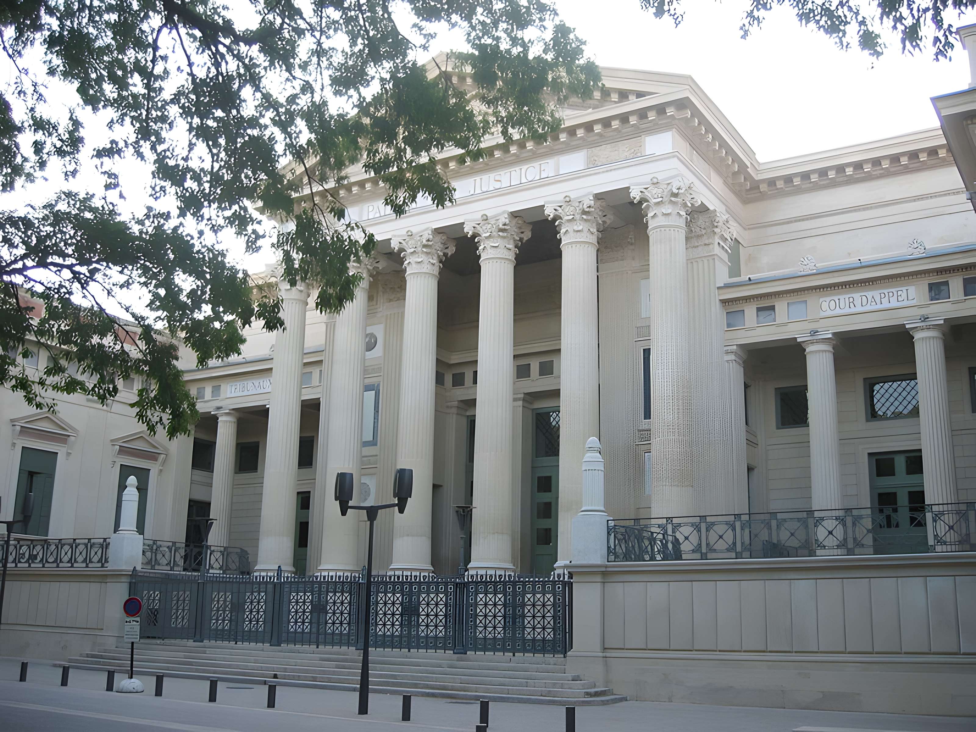 Palais de justice de Nîmes