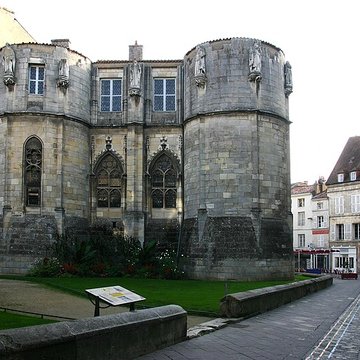 Palais des comtes de Poitiers