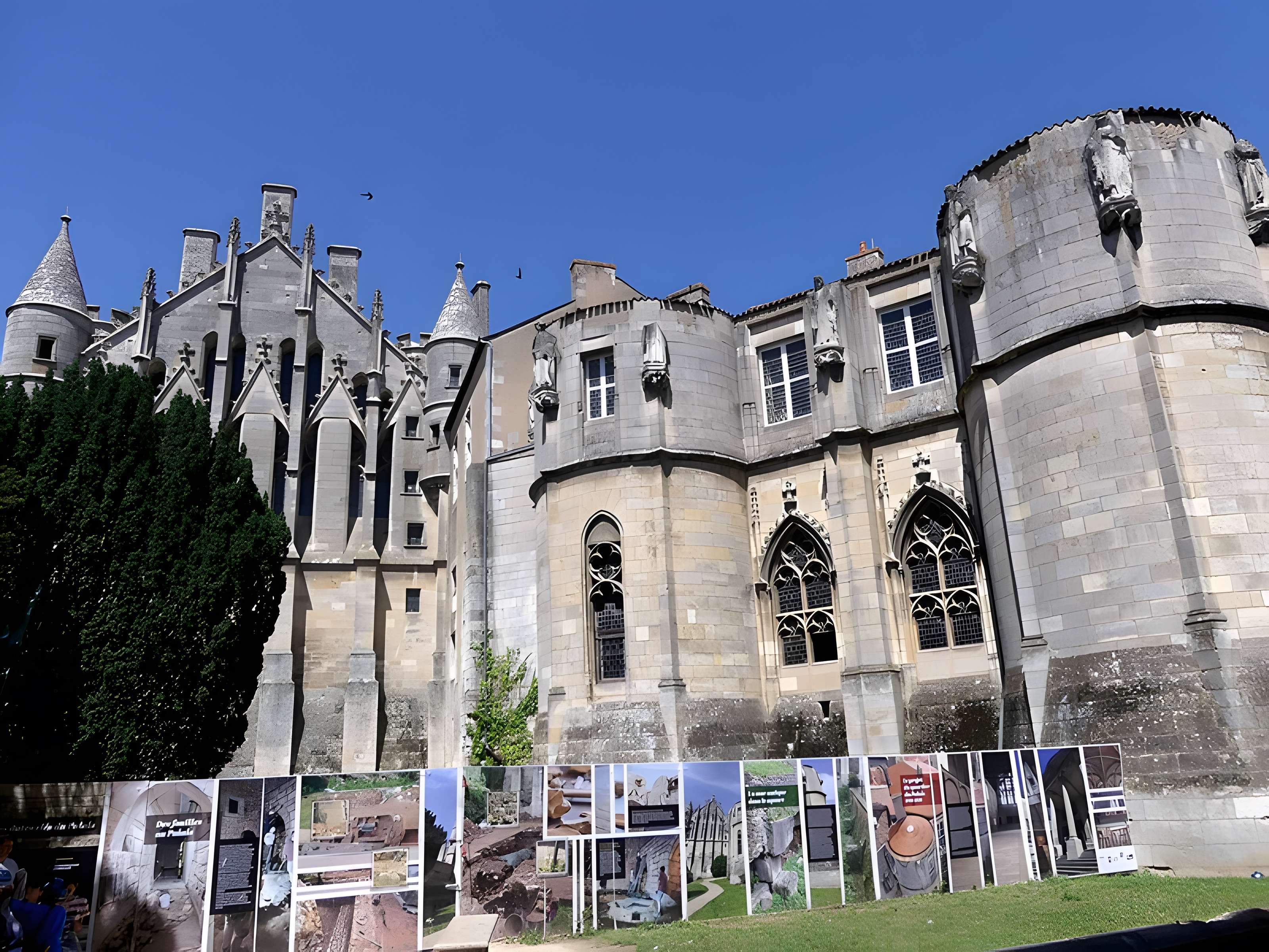 Palais des comtes de Poitiers