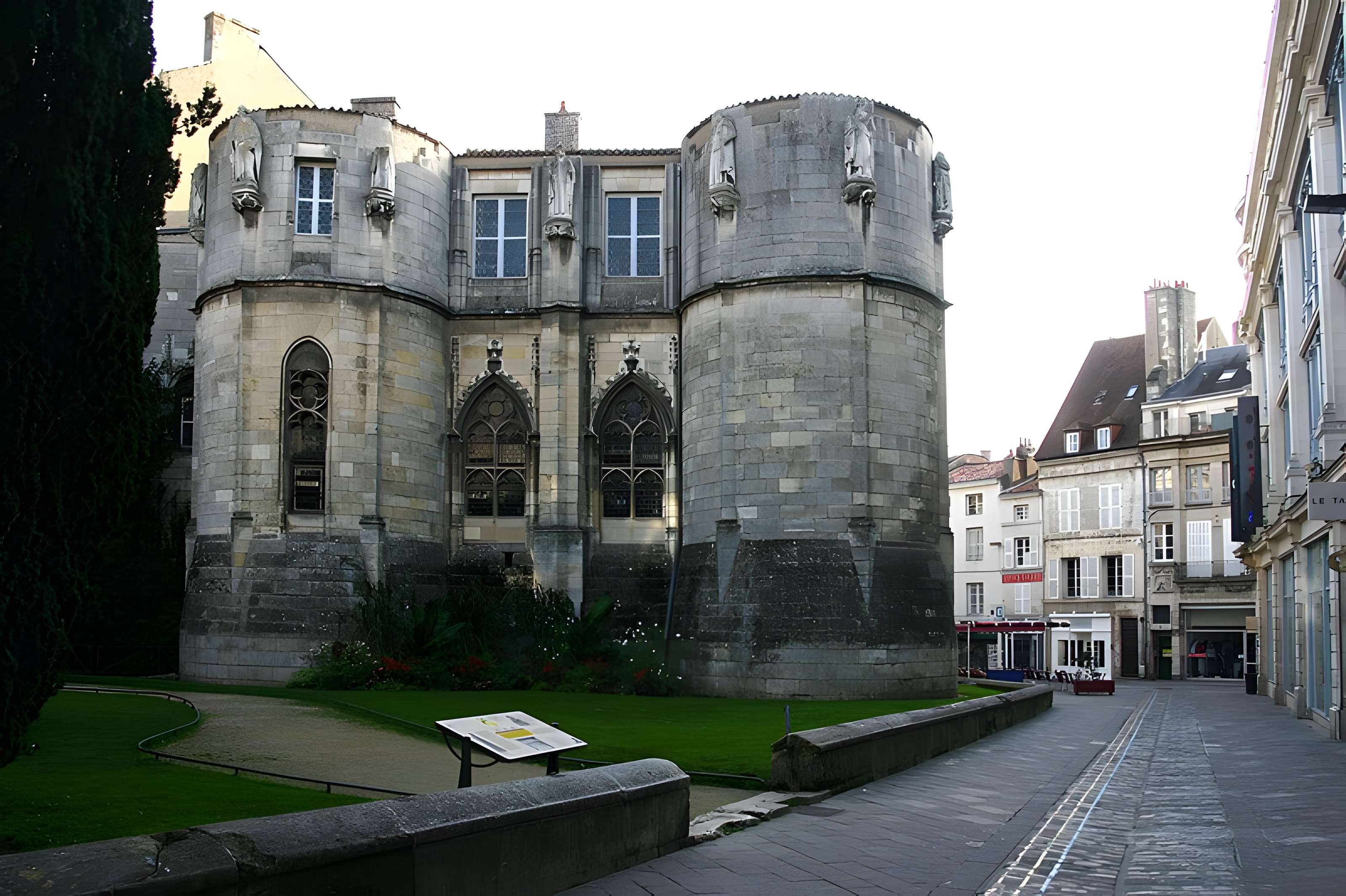 Palais des comtes de Poitiers
