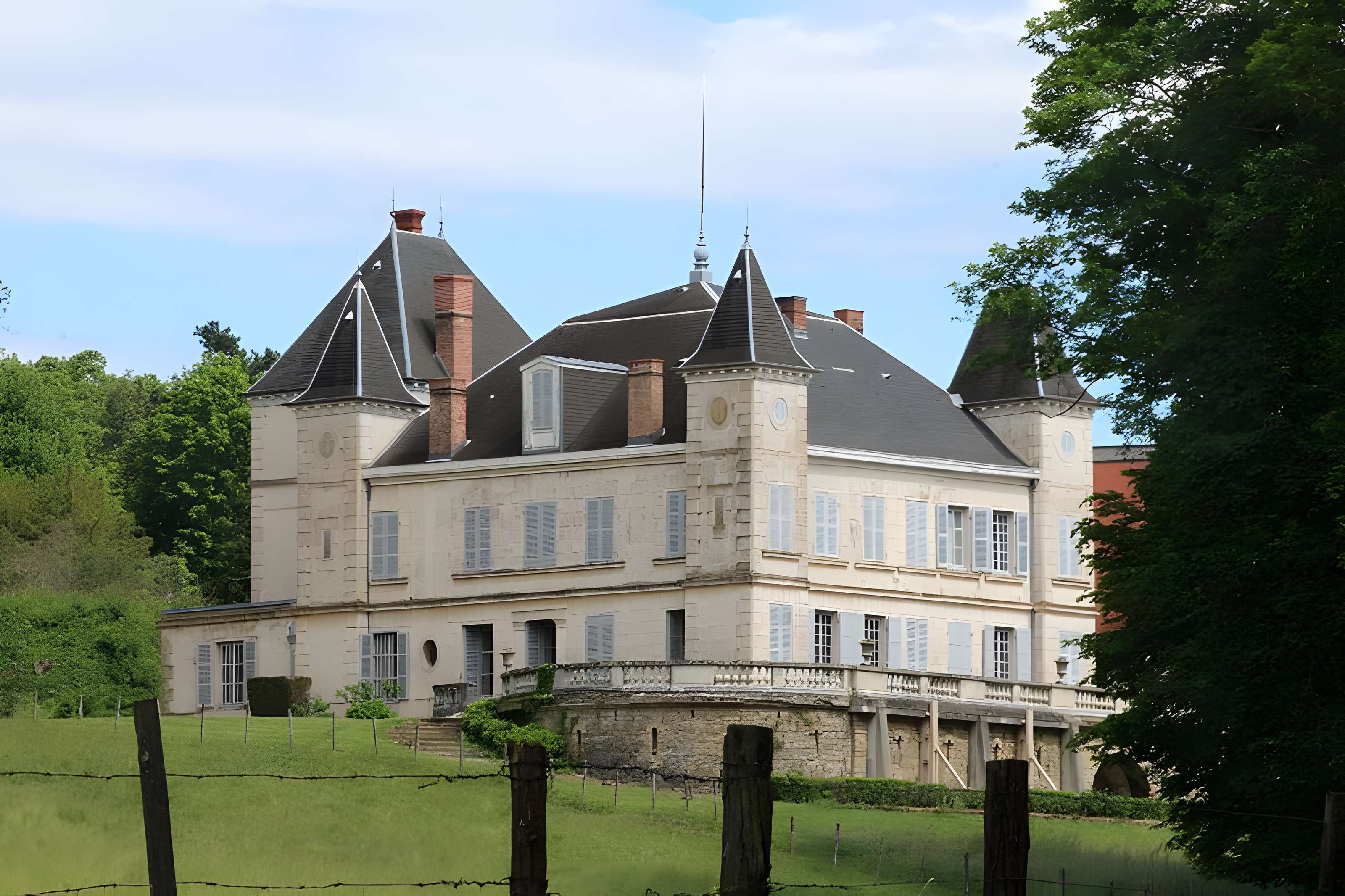 Château de Beaumont à Saint-Étienne-sur-Chalaronne