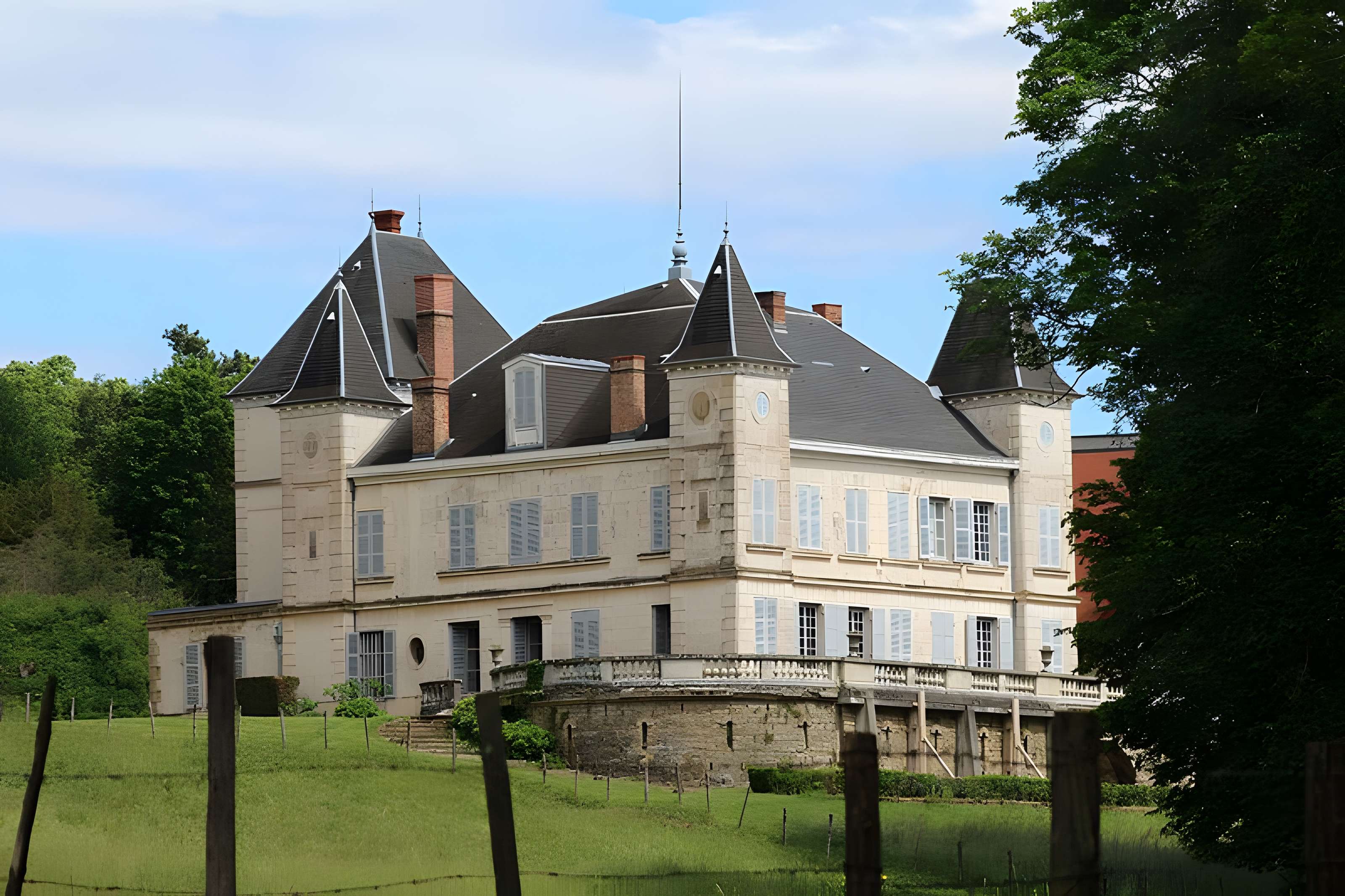 Château de Beaumont à Saint-Étienne-sur-Chalaronne