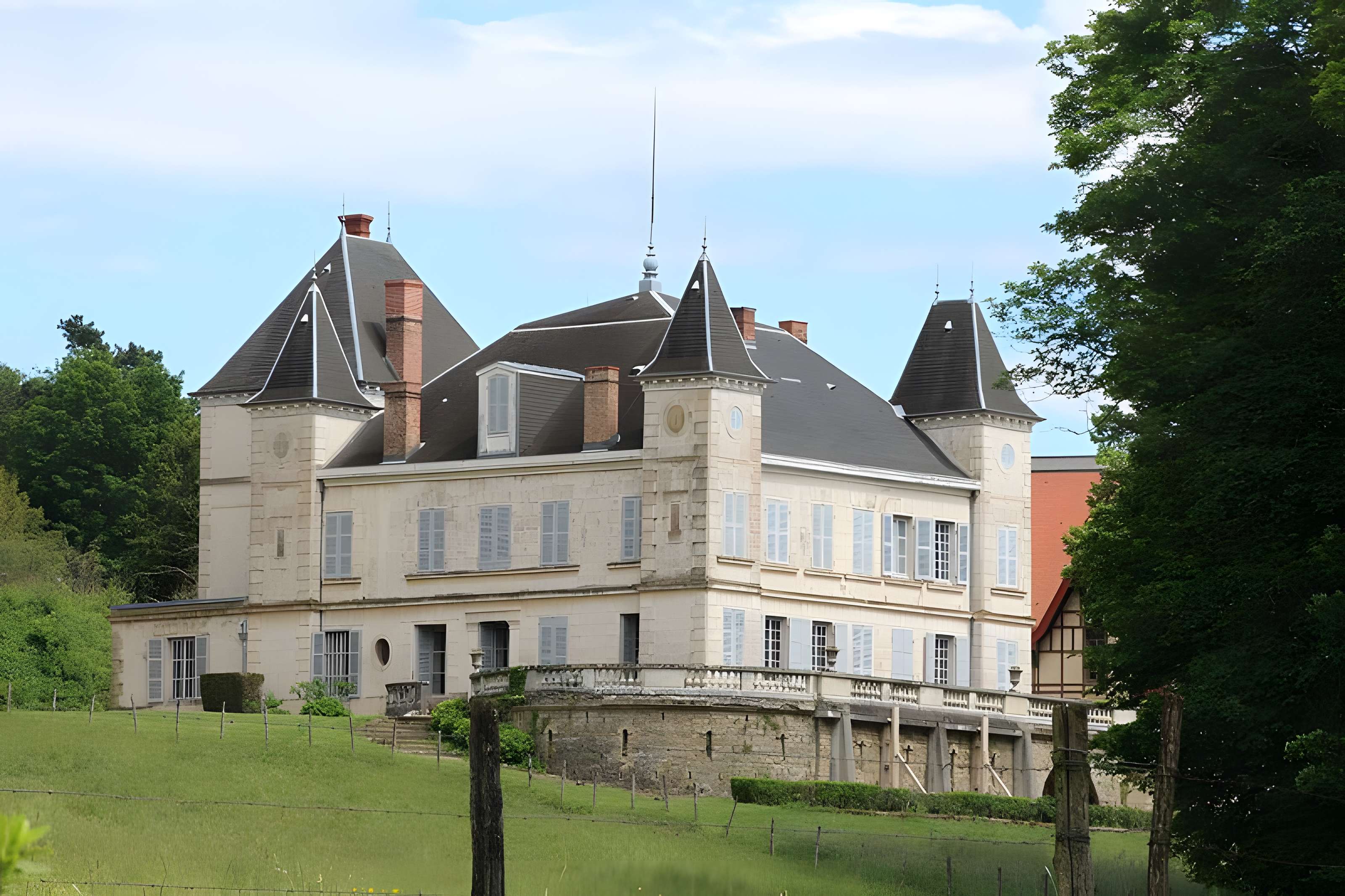 Château de Beaumont à Saint-Étienne-sur-Chalaronne