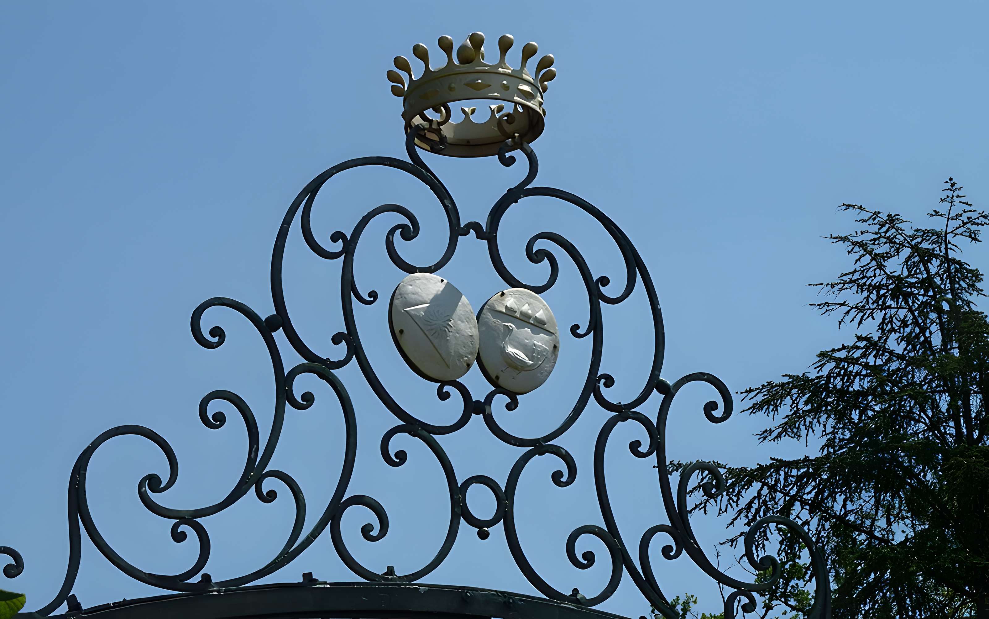 Château et dépendances