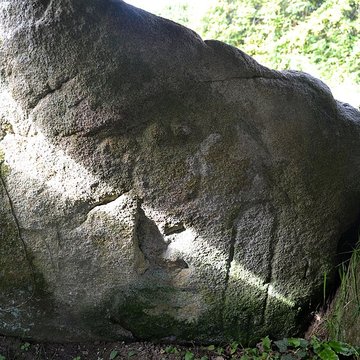 Allée couverte et menhir de Prajou-Menhir