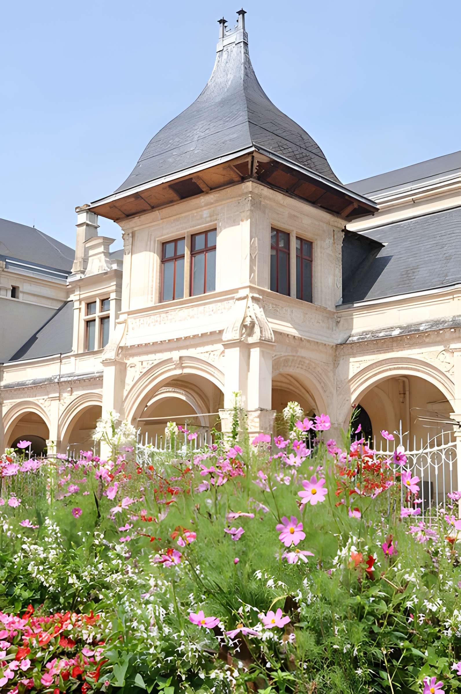 Pavillon d'Anne de Beaujeu à Moulins