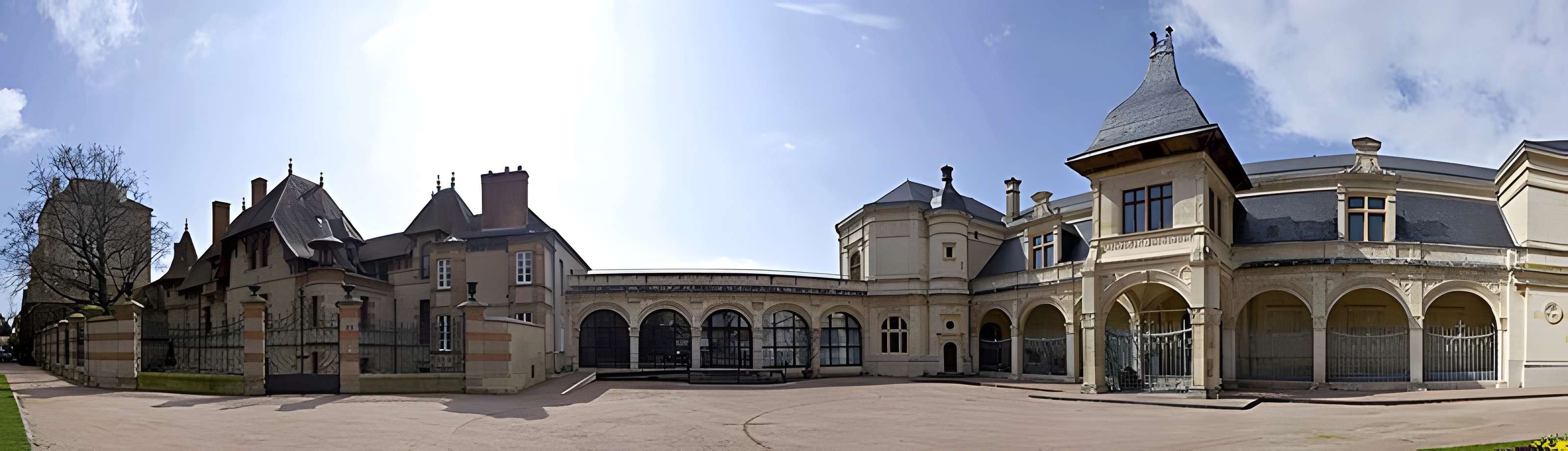 Pavillon d'Anne de Beaujeu à Moulins