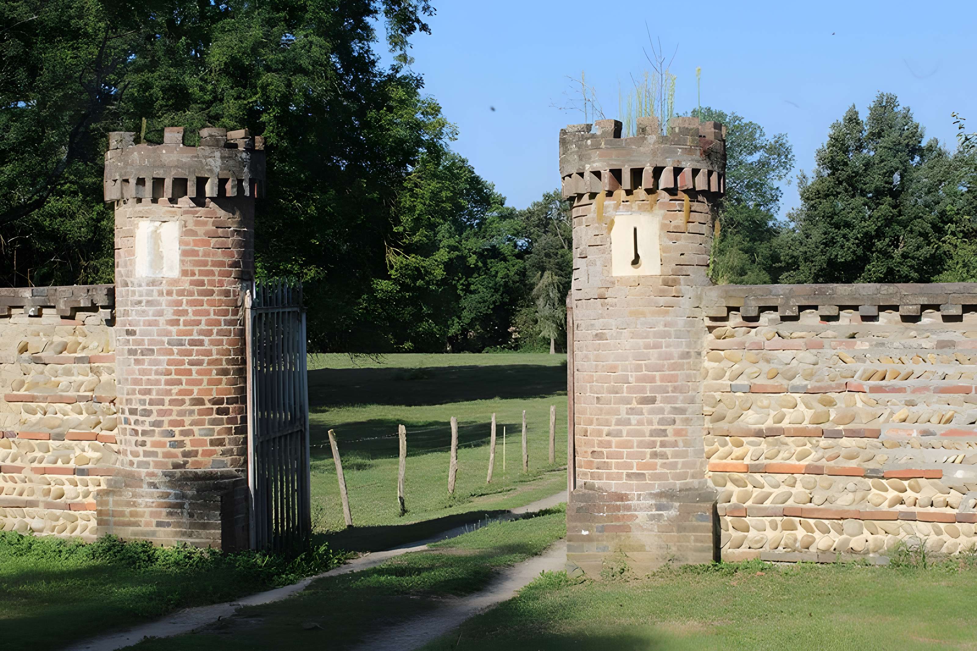 Château de Chanoz-Châtenay