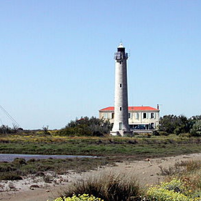 Photo de Phare de Beauduc, situé Pointe des Sablons