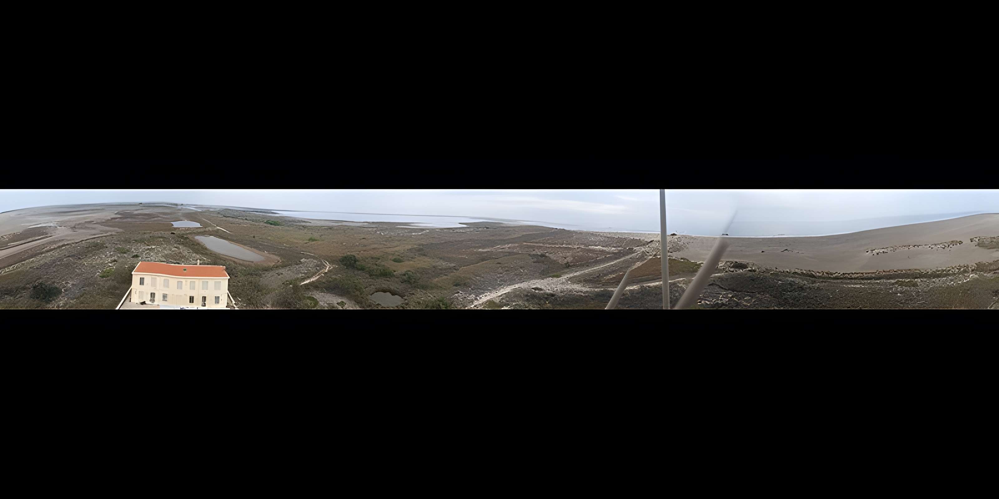 Phare de Beauduc, situé Pointe des Sablons