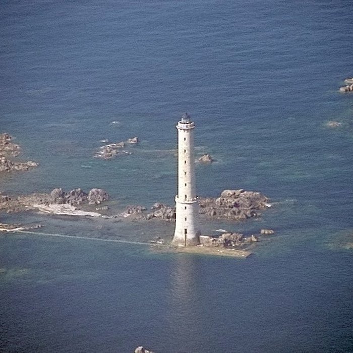 Photo de Phare des Héaux-de-Bréhat, situé en Manche, au large de Pleubian