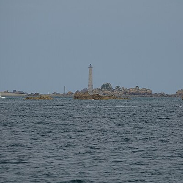 Photo de Phare des Héaux-de-Bréhat, situé en Manche, au large de Pleubian