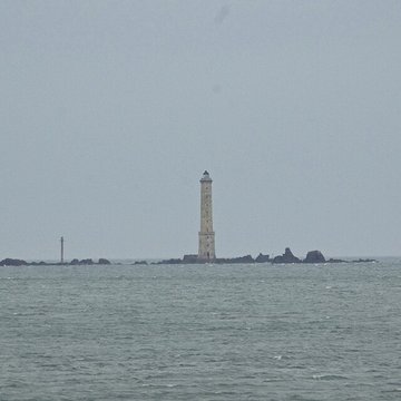 Phare des Héaux-de-Bréhat, situé en Manche, au large de Pleubian