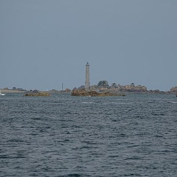 Phare des Héaux-de-Bréhat, situé en Manche, au large de Pleubian