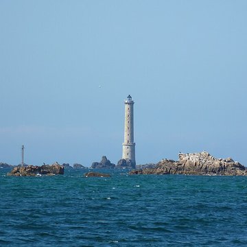 Phare des Héaux-de-Bréhat, situé en Manche, au large de Pleubian