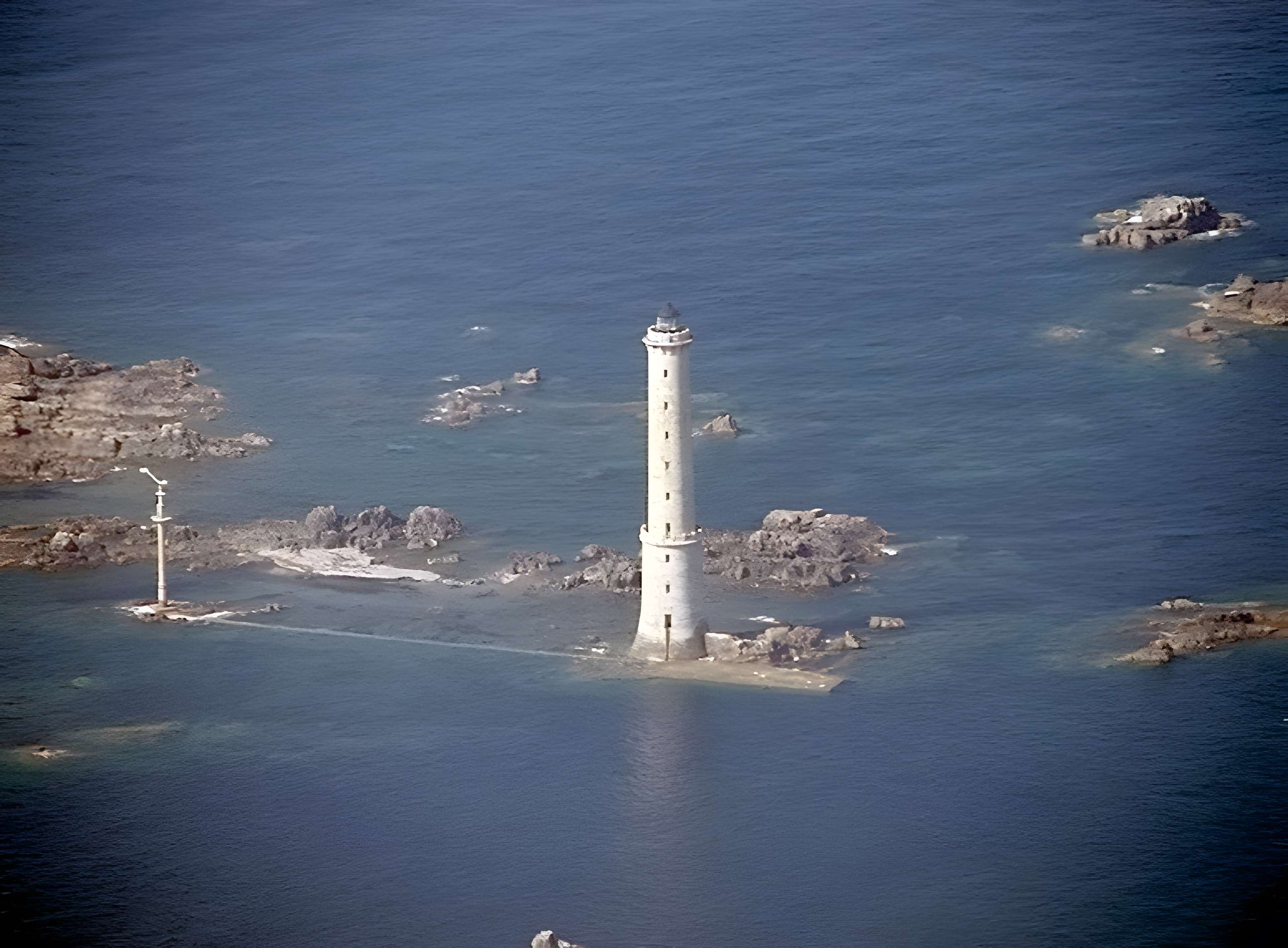 Phare des Héaux-de-Bréhat, situé en Manche, au large de Pleubian