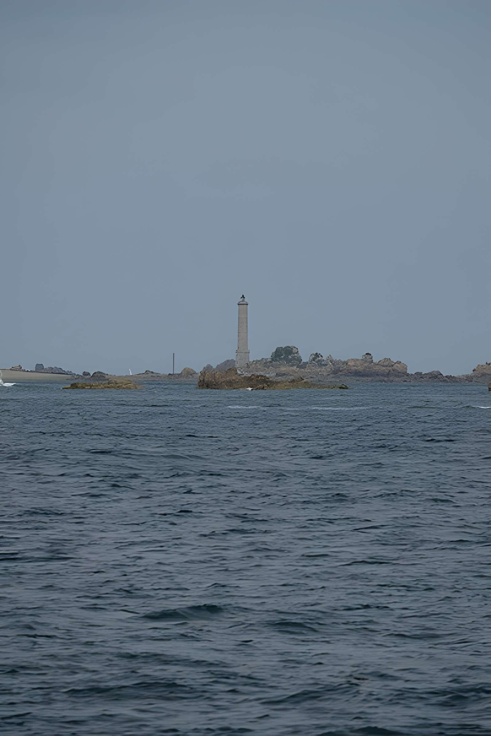 Phare des Héaux-de-Bréhat, situé en Manche, au large de Pleubian