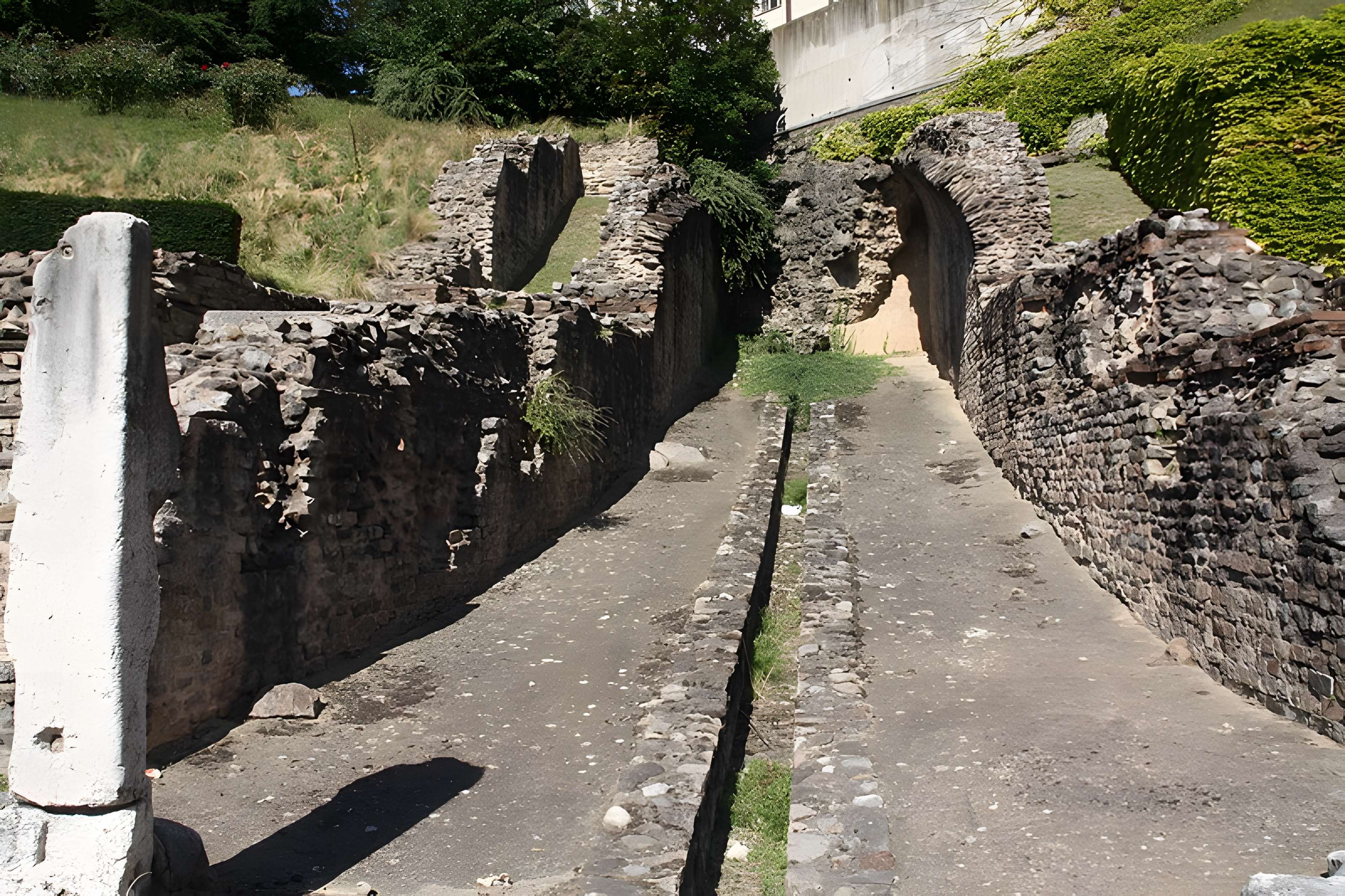 Amphithéâtre fédéral romain des Trois Gaules