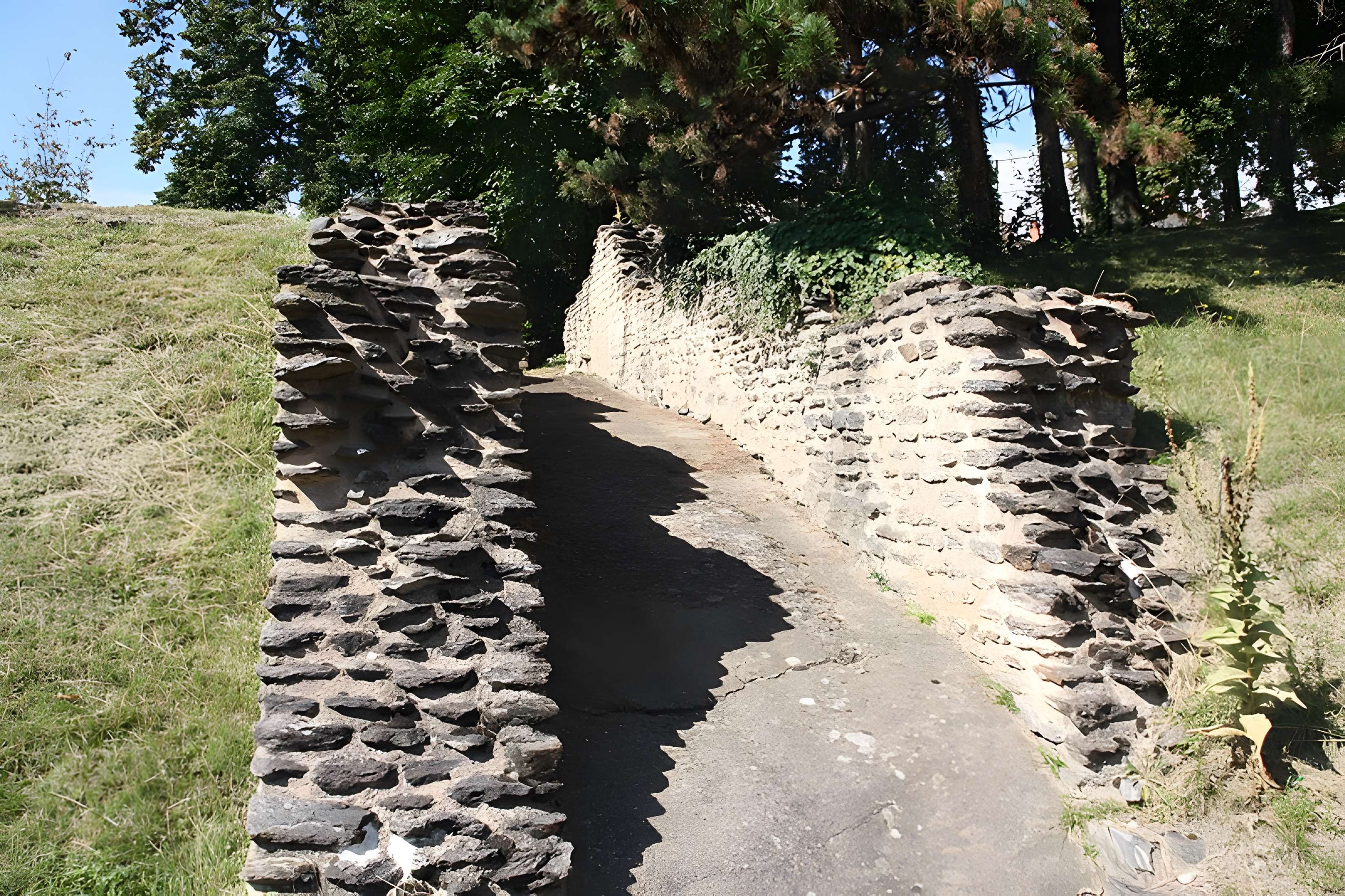 Amphithéâtre fédéral romain des Trois Gaules