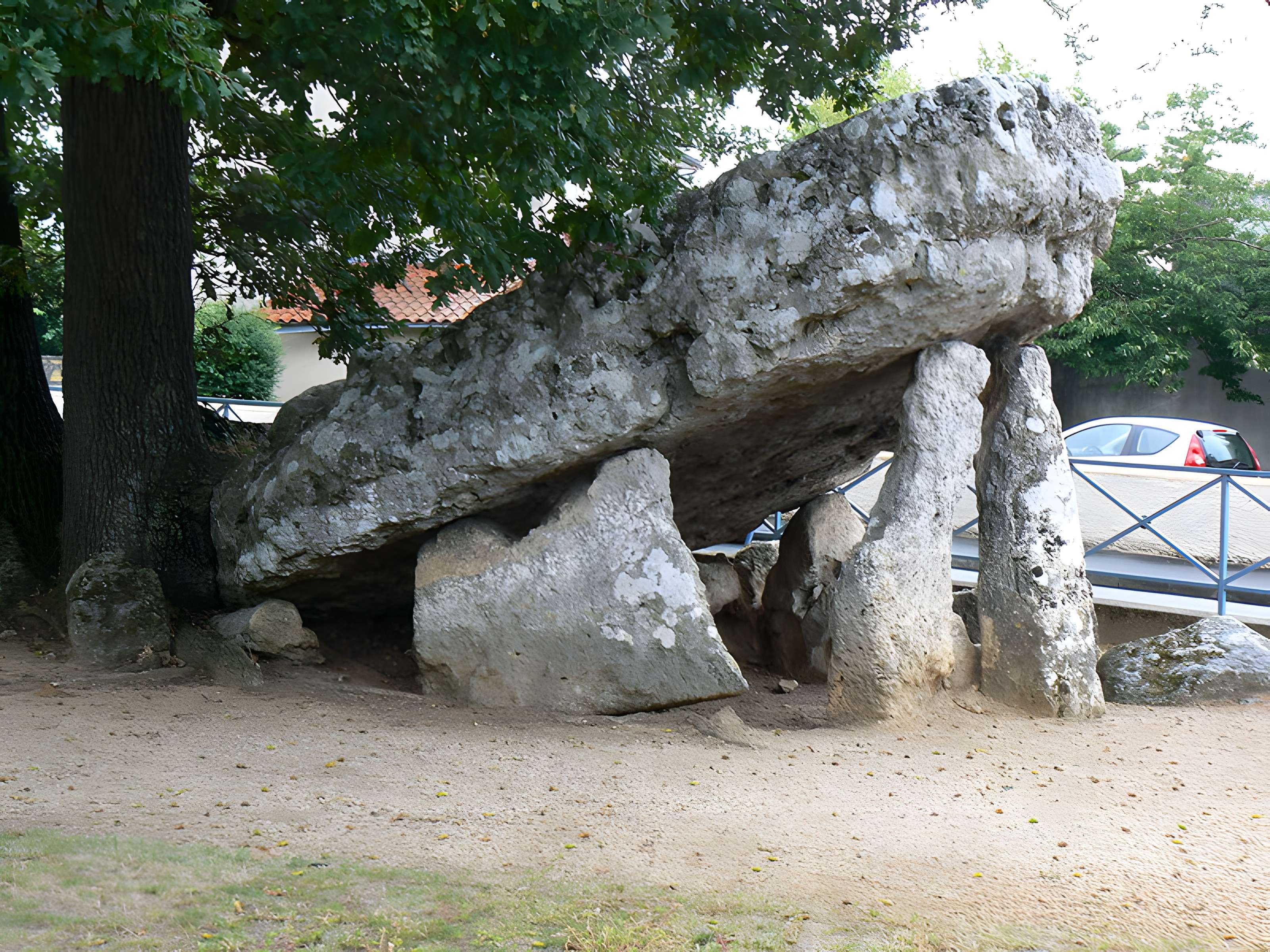 Pierre levée de Poitiers