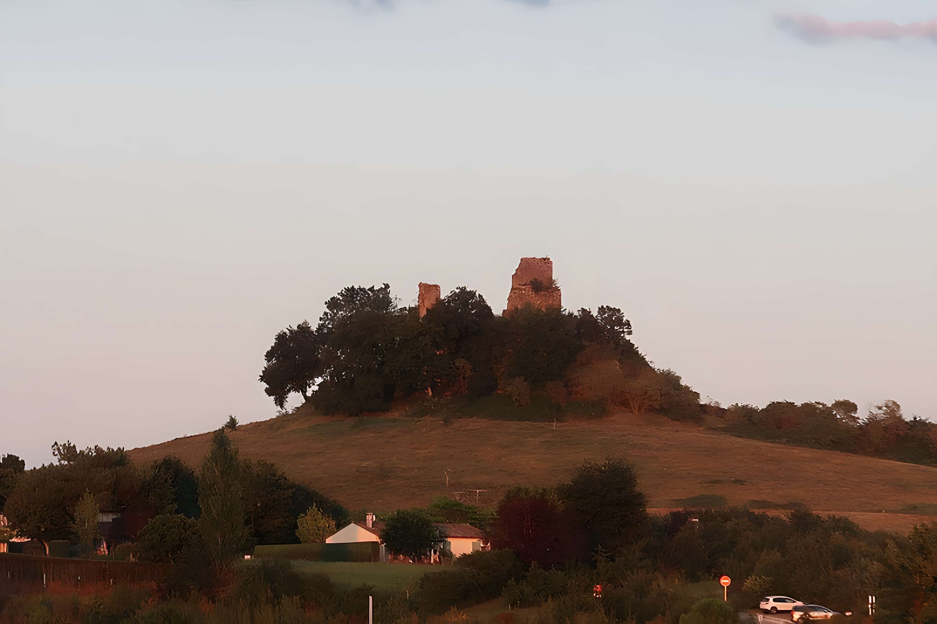 Ruines du château de Gurcon