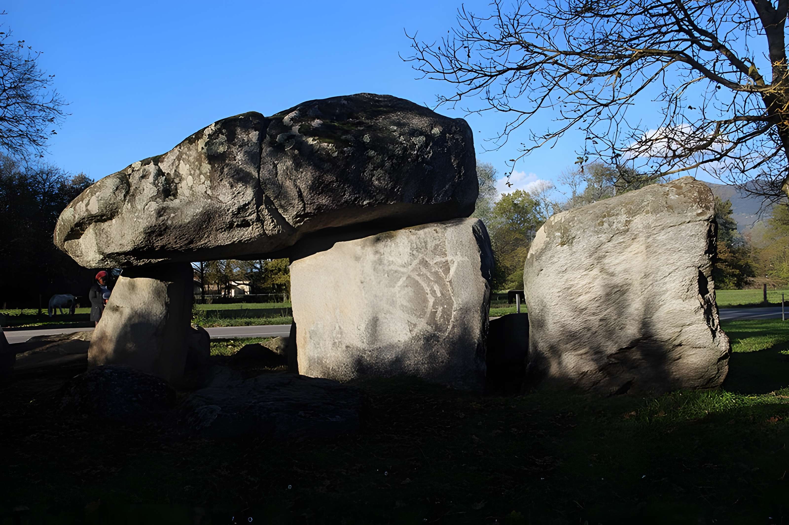 Dolmen dit La-Pierre-aux-Fées