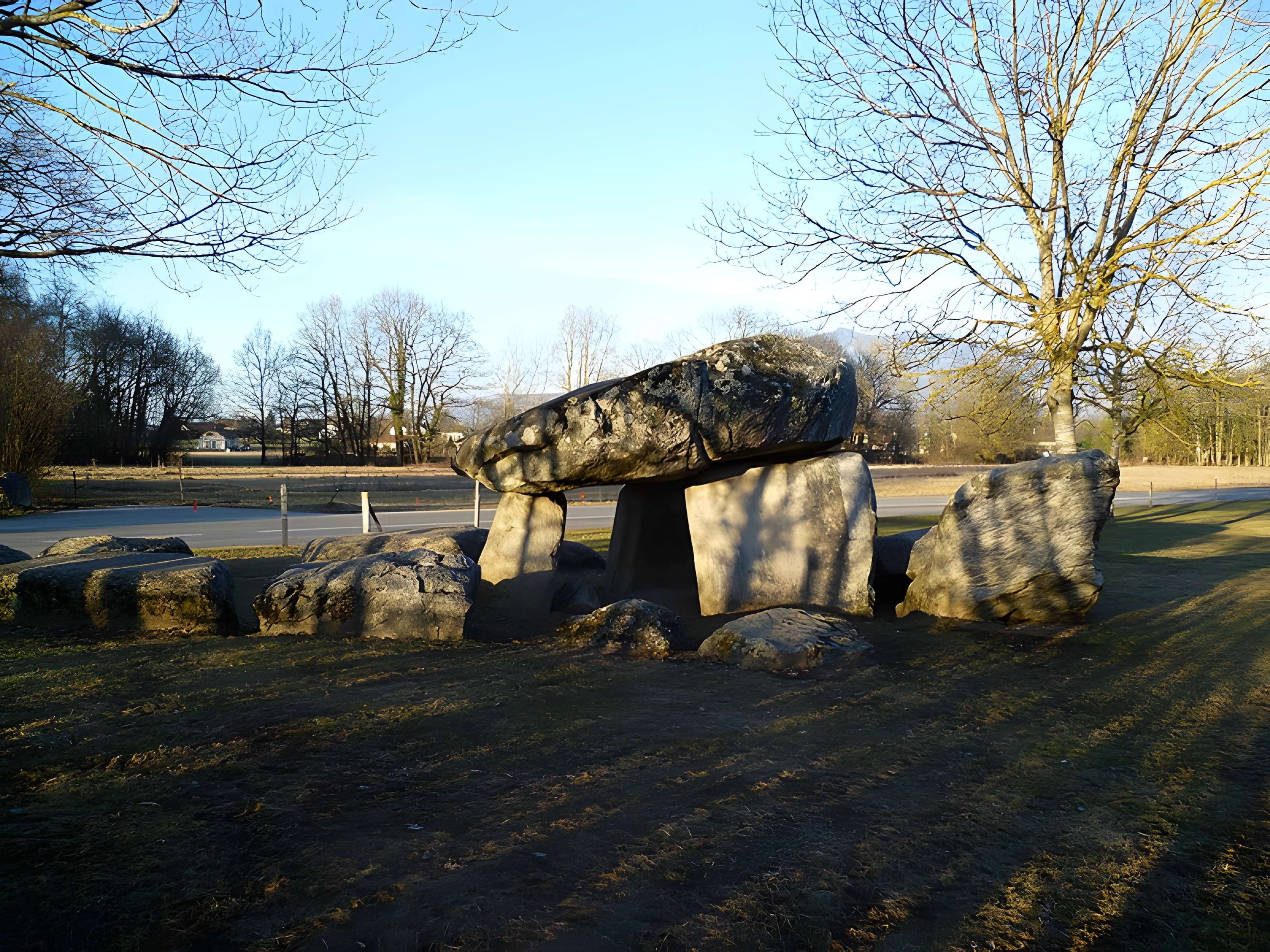 Dolmen dit La-Pierre-aux-Fées
