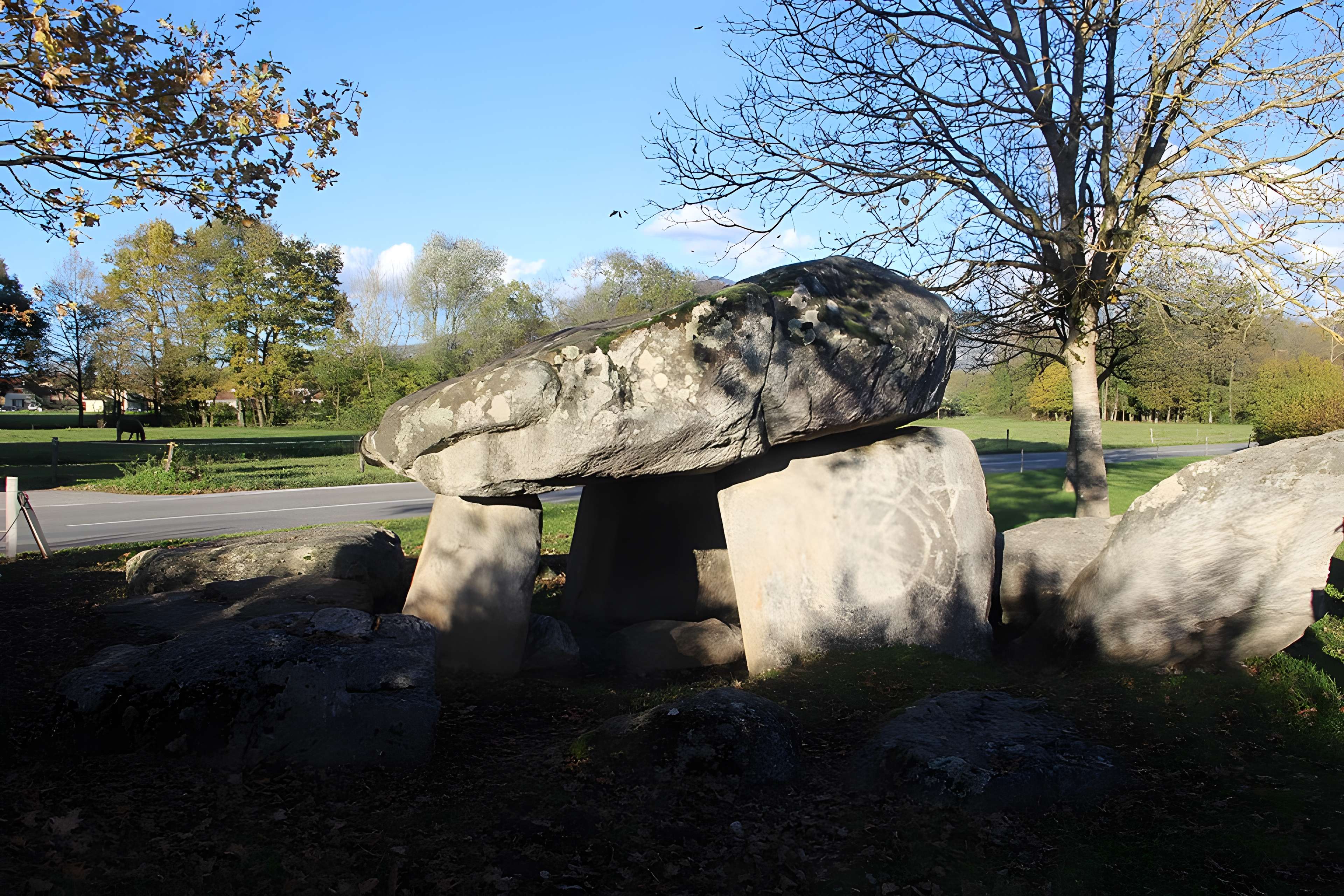 Dolmen dit La-Pierre-aux-Fées