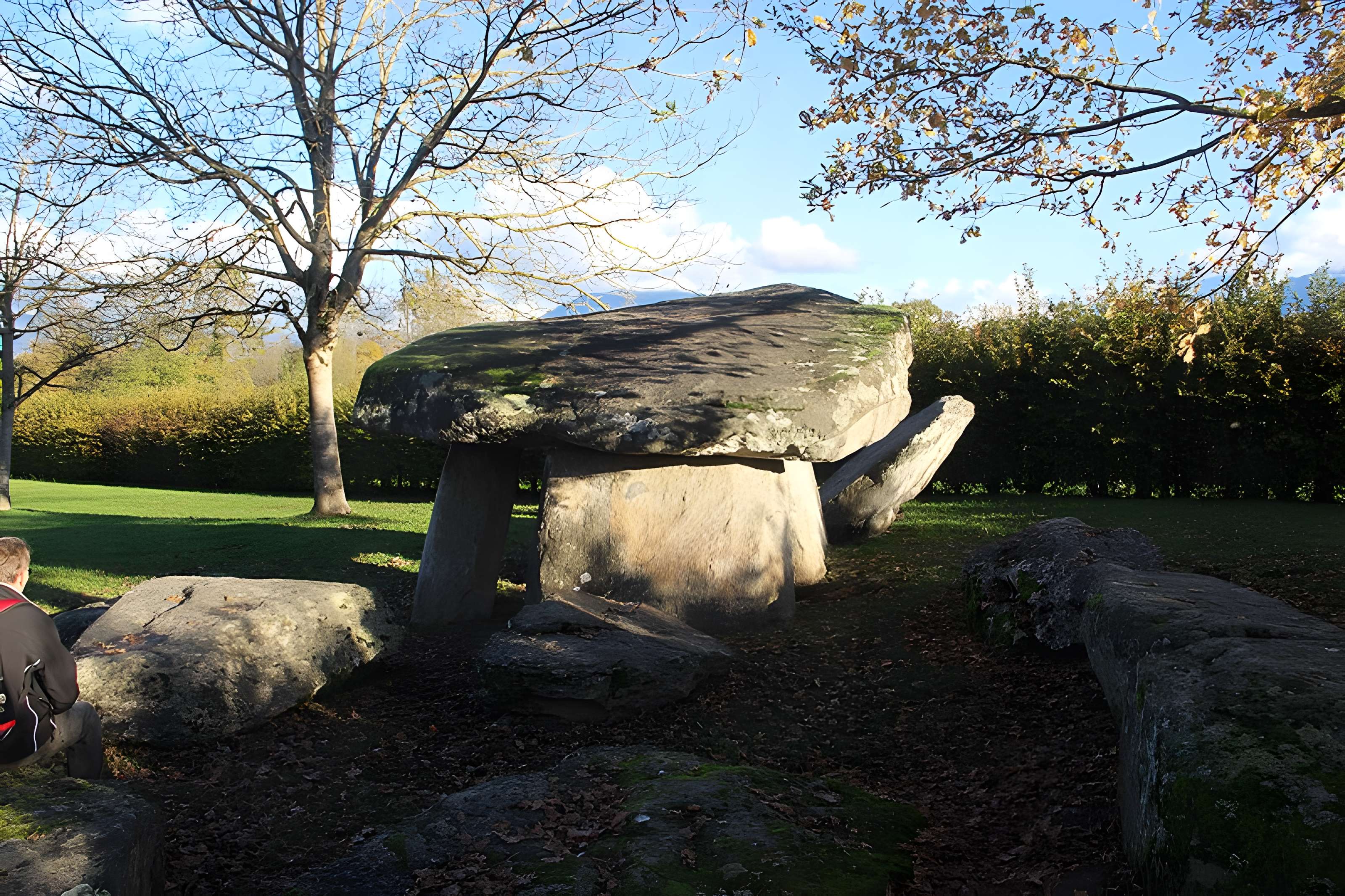 Dolmen dit La-Pierre-aux-Fées