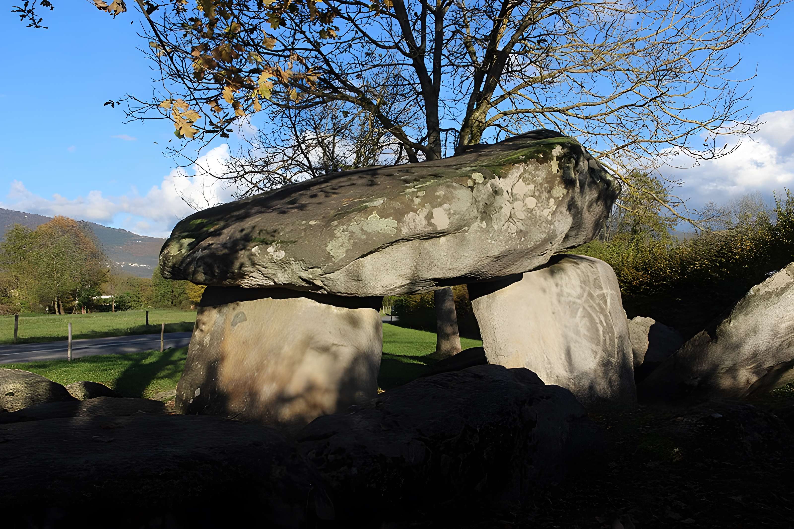 Dolmen dit La-Pierre-aux-Fées