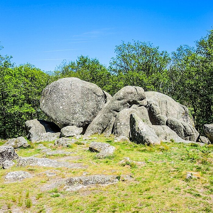 Photo de Pierres Jaumâtres de Toulx-Sainte-Croix