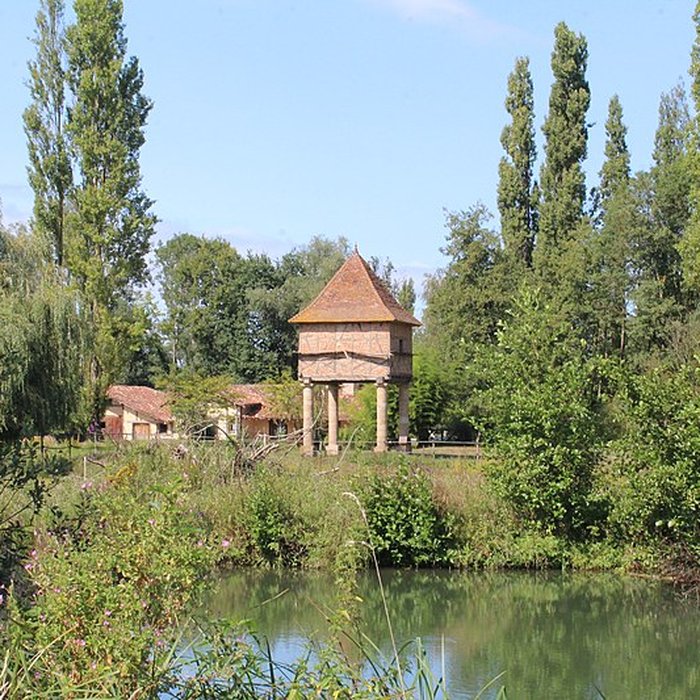 Photo de Pigeonnier du Moulin-Grand à Perrex