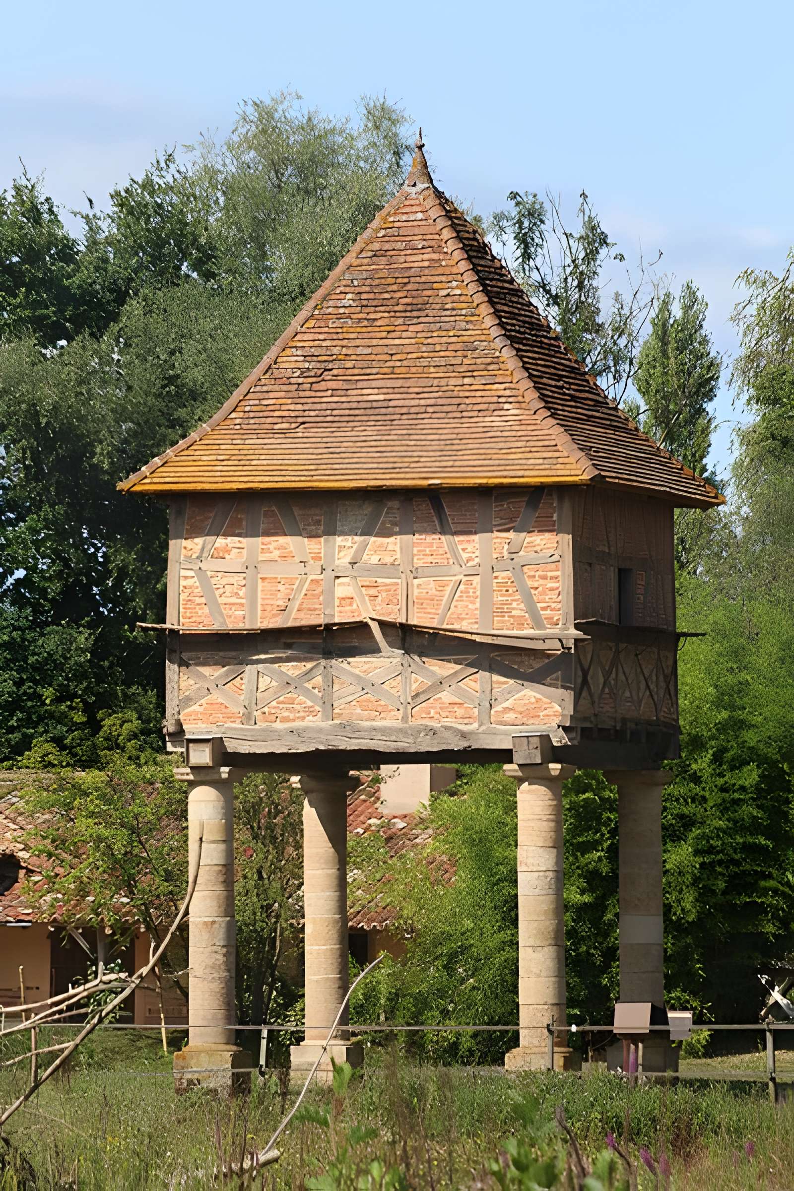 Pigeonnier du Moulin-Grand à Perrex