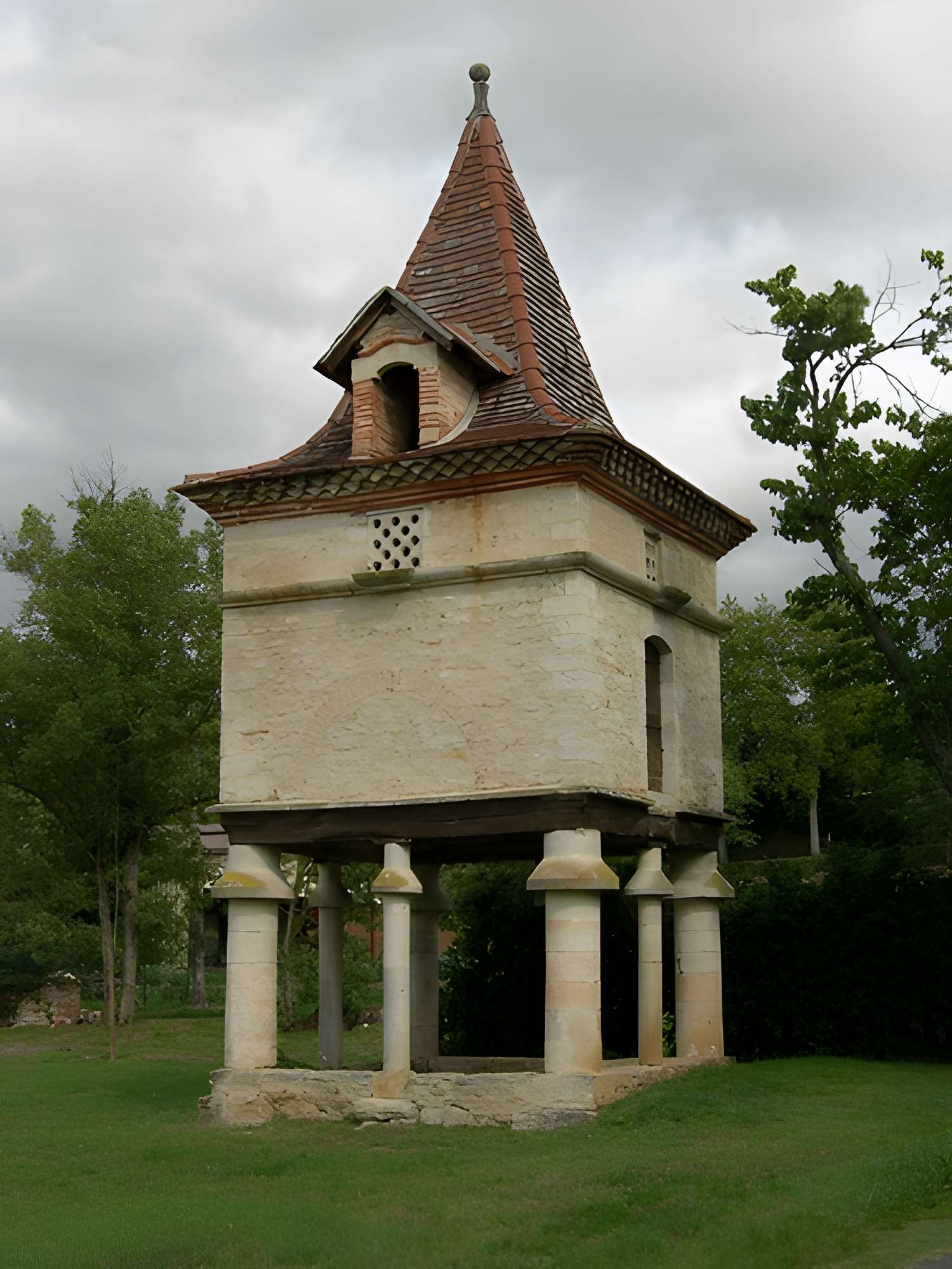 Pigeonnier du Pradinas à Labastide-de-Lévis