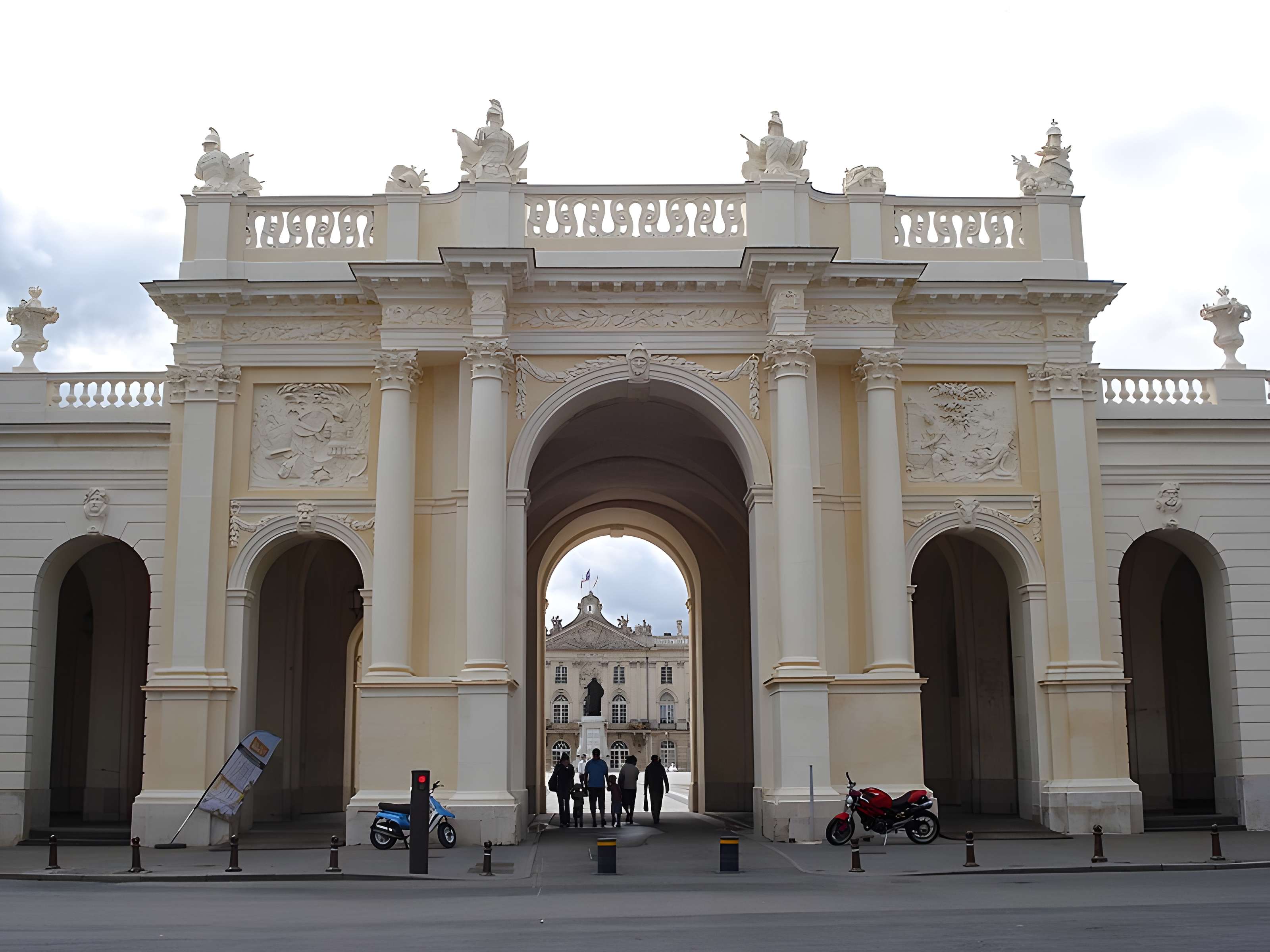 Ensemble formé par la place Stanislas, la rue Héré et la place de la Carrière