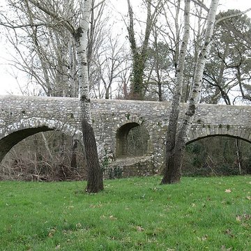 Pont Charles-Martel sur la Cèze à La Roque-sur-Cèze