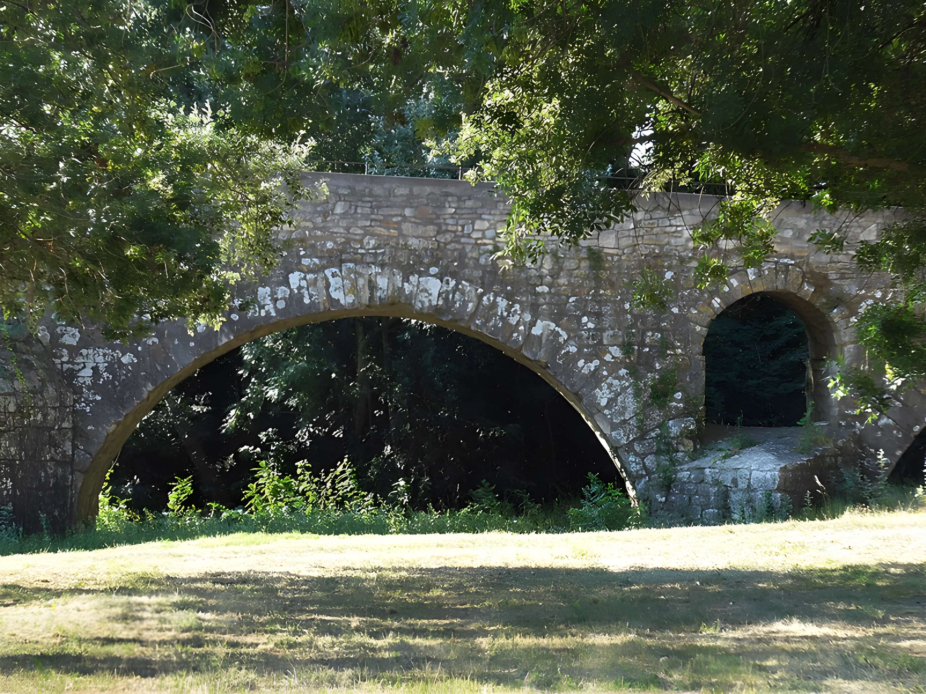 Pont Charles-Martel sur la Cèze à La Roque-sur-Cèze