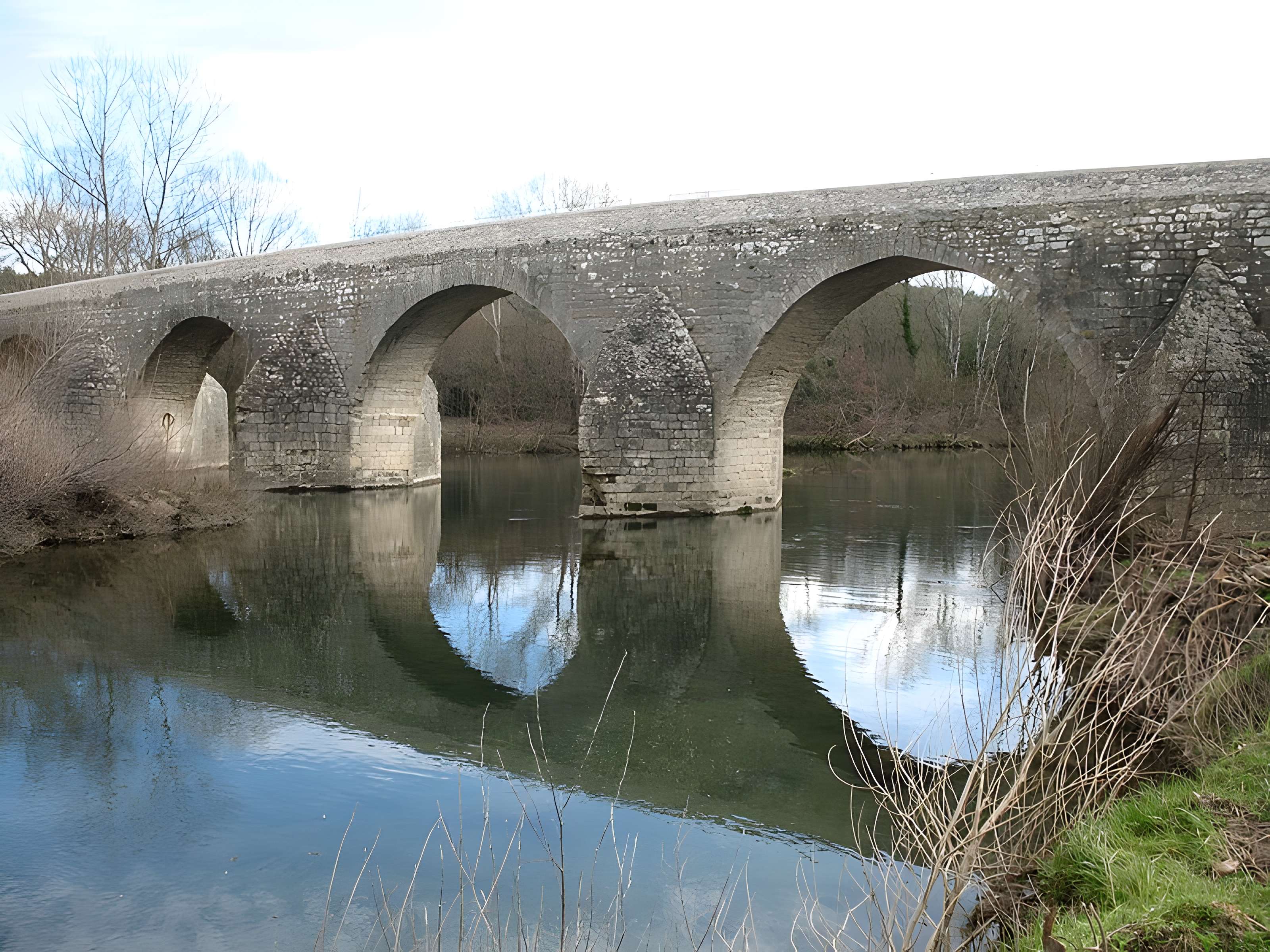 Pont Charles-Martel sur la Cèze à La Roque-sur-Cèze