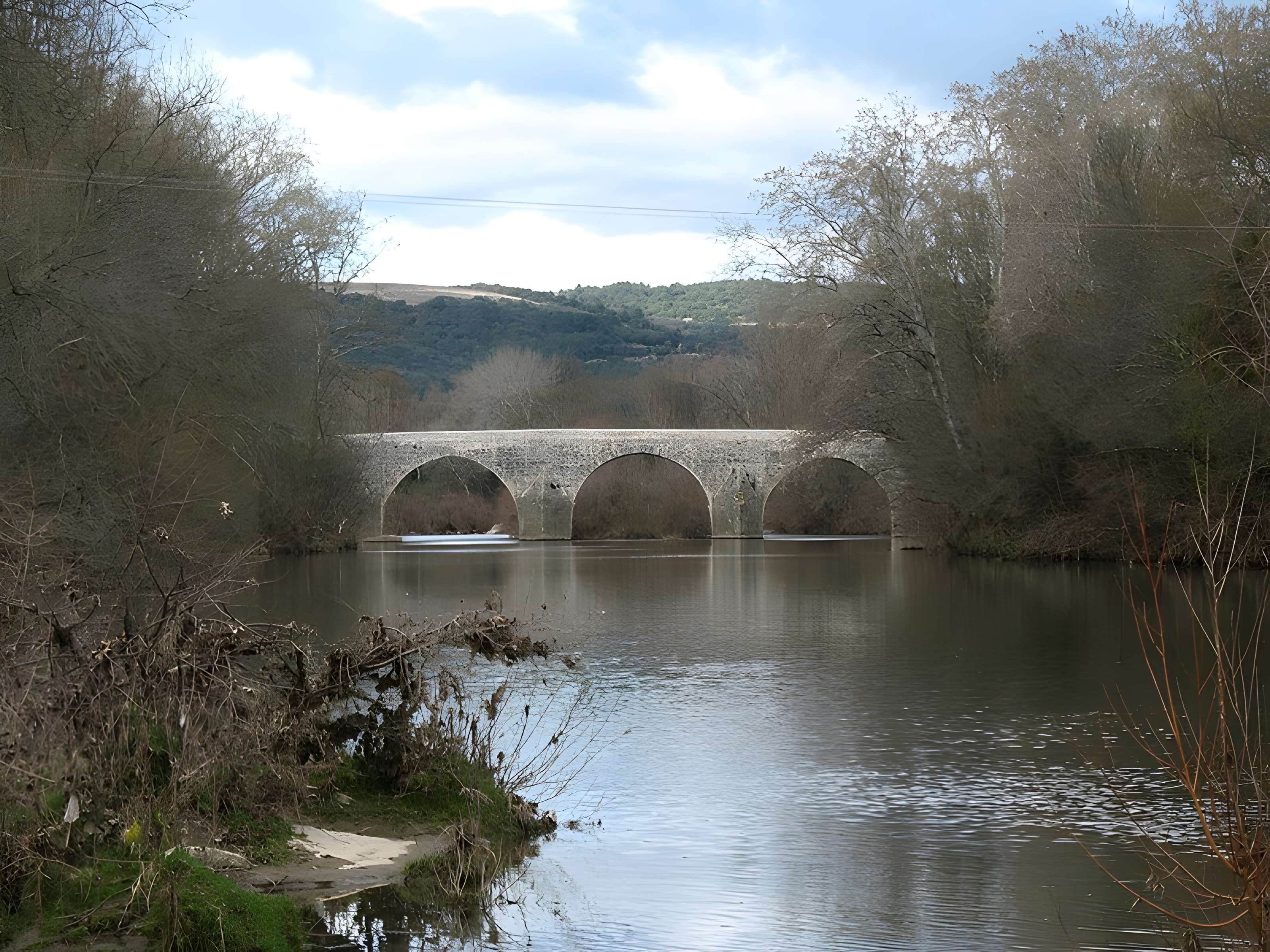 Pont Charles-Martel sur la Cèze à La Roque-sur-Cèze